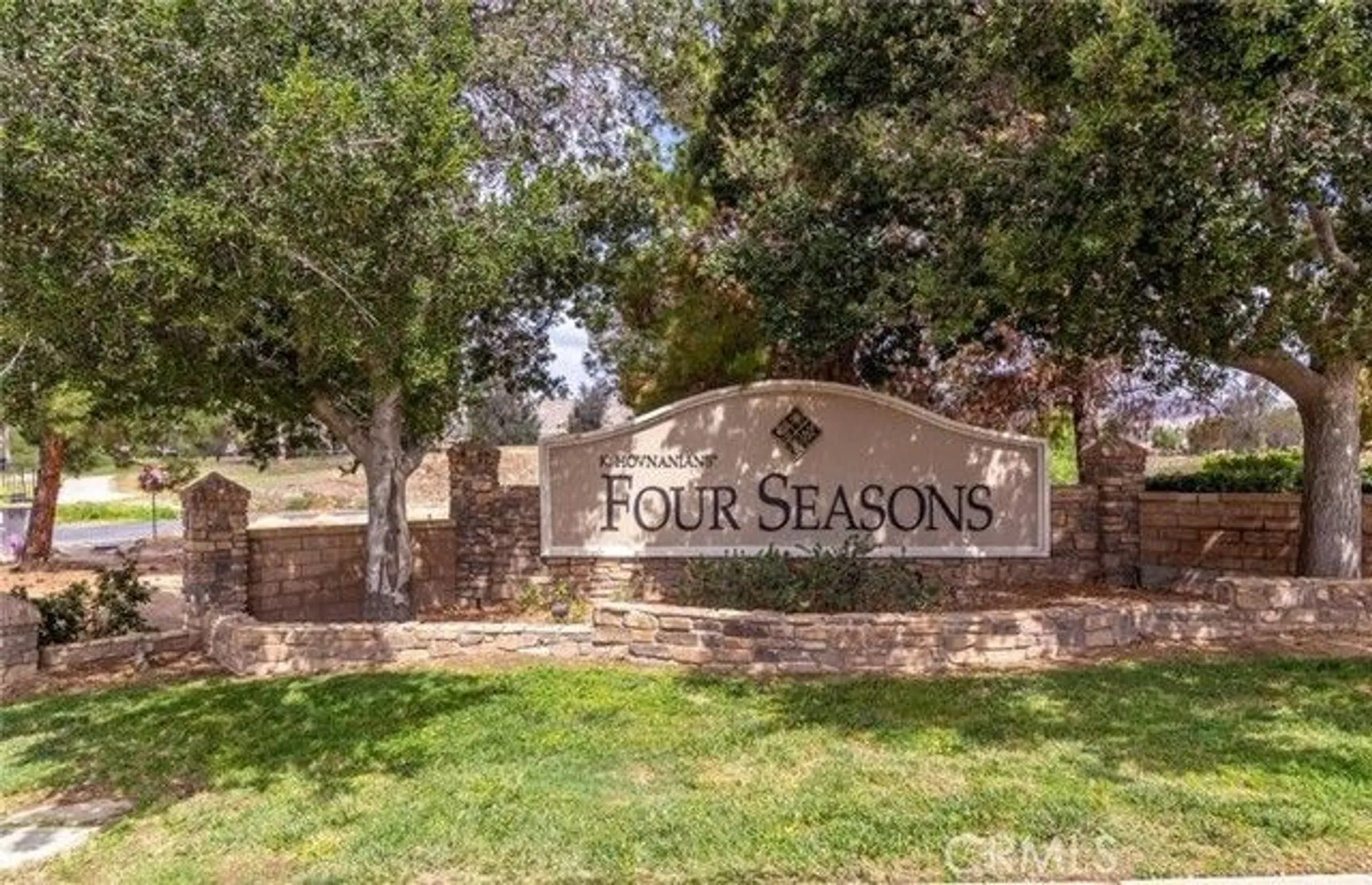 Property Slideshow image 8 of 26 | 240 glenview ln, Hemet, CA, 92545