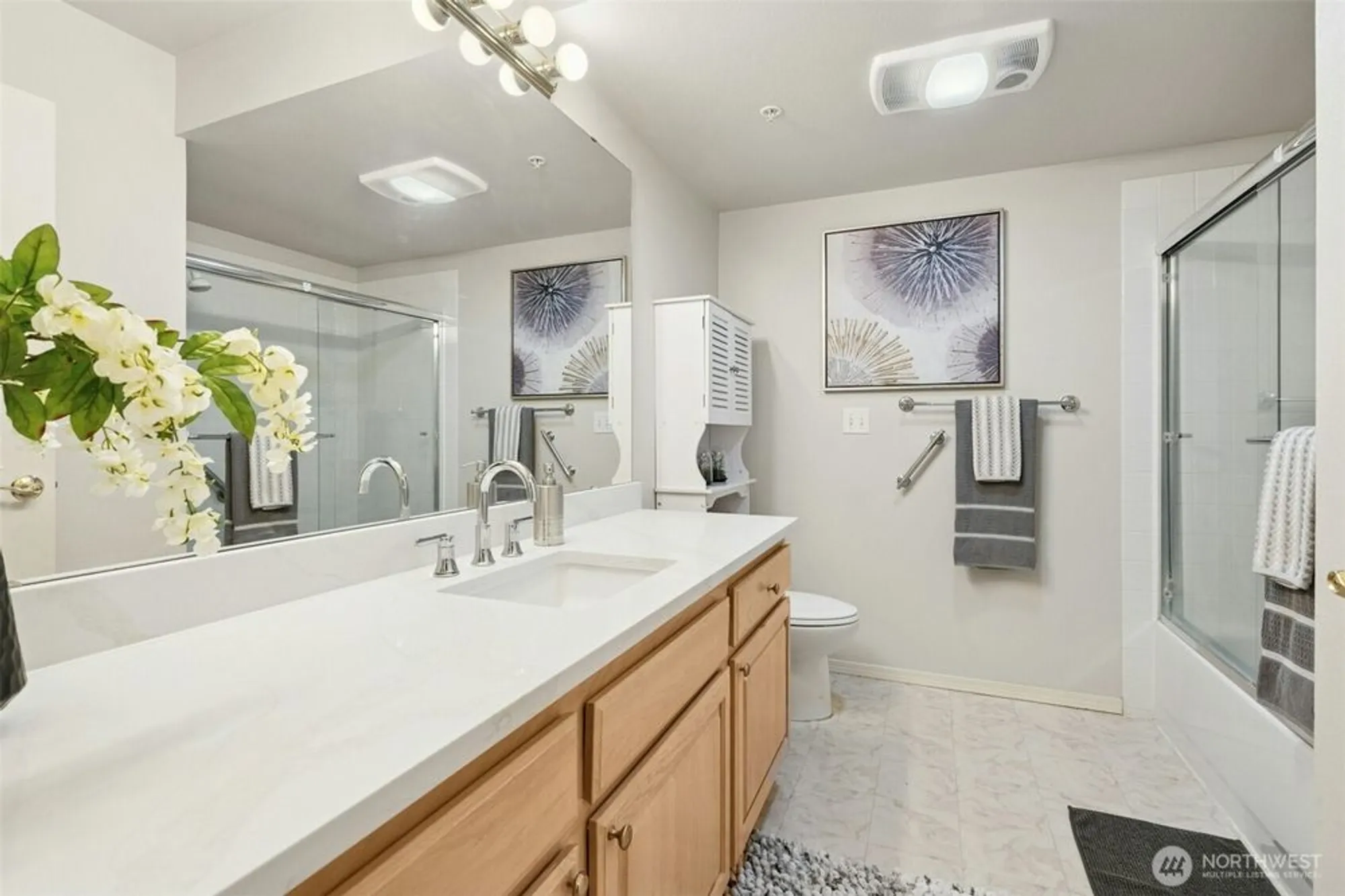 Property Slideshow image 21 of 31 | 22535 se highland cir 206, Issaquah, WA, 98029