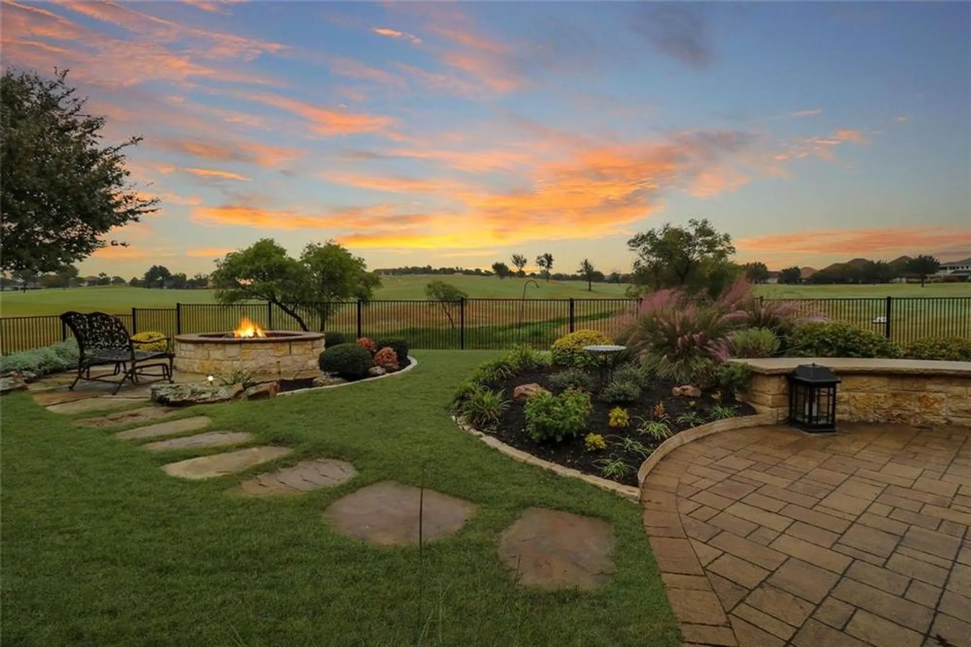 Property Slideshow image 32 of 32 | 11532 southerland dr, Denton, TX, 76207