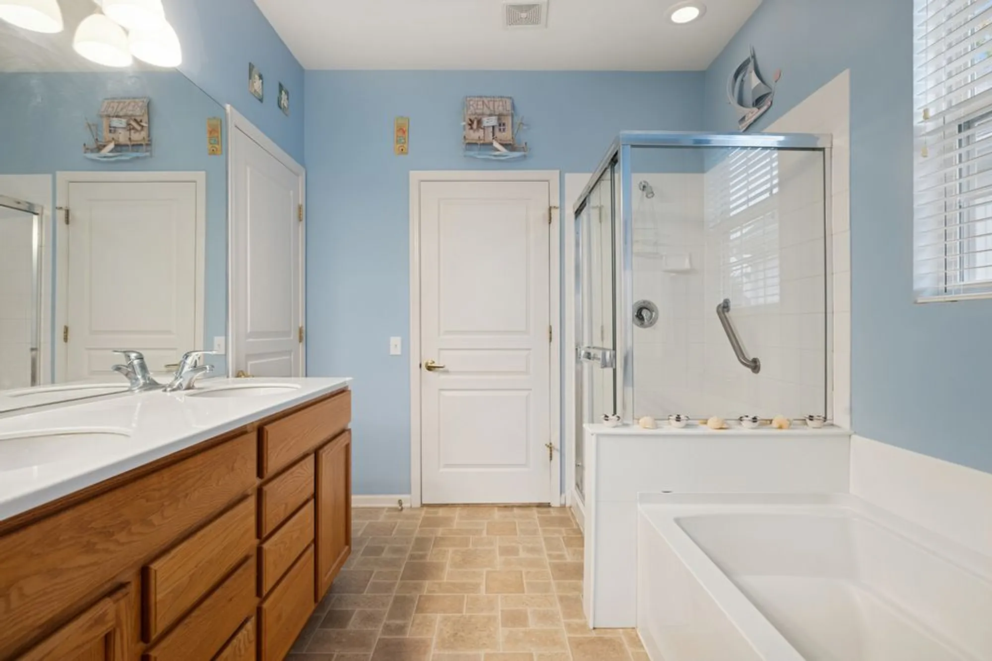 Property Slideshow image 18 of 20 | 2596 venetian ln, Elgin, IL, 60124