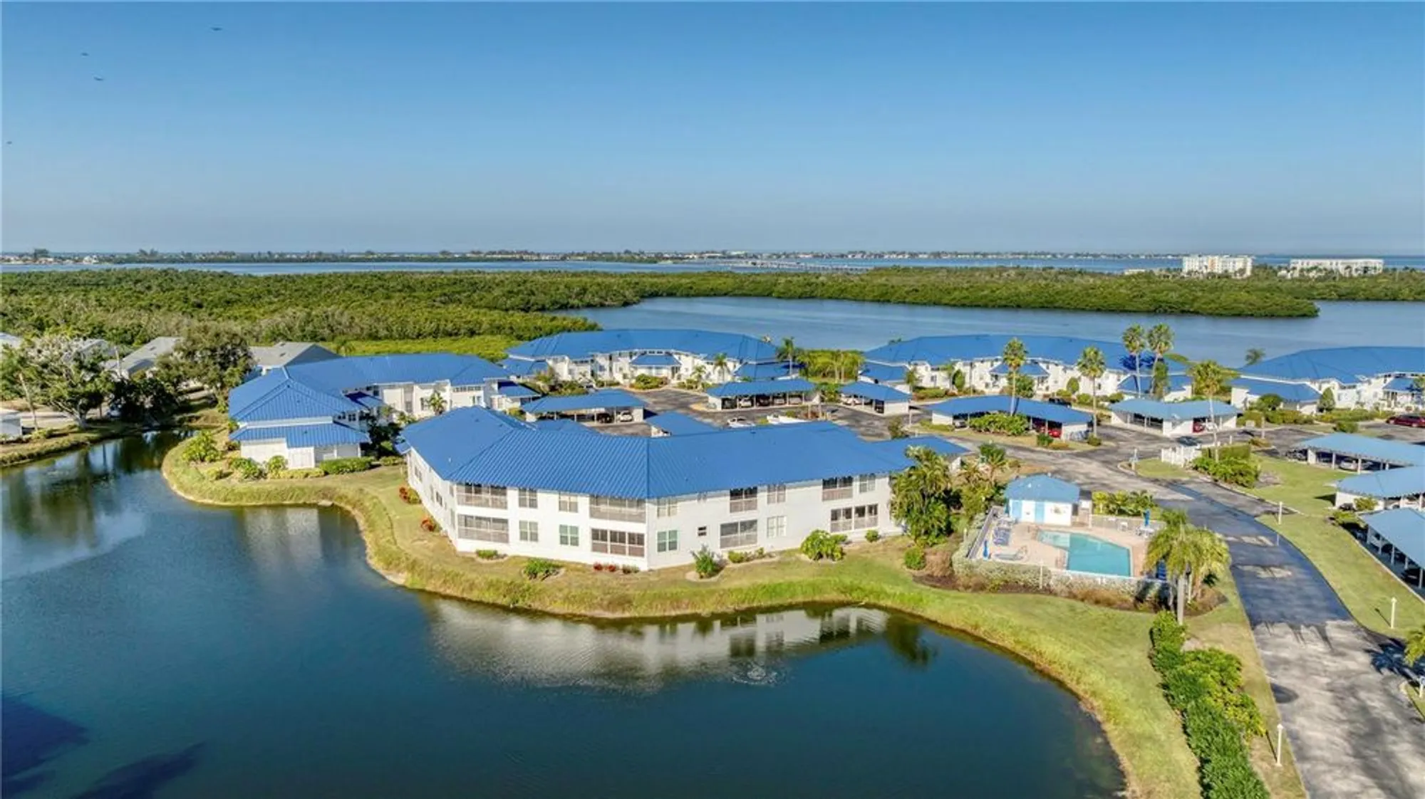 Property Slideshow image 35 of 54 | 983 sandpiper cir, Bradenton, FL, 34209