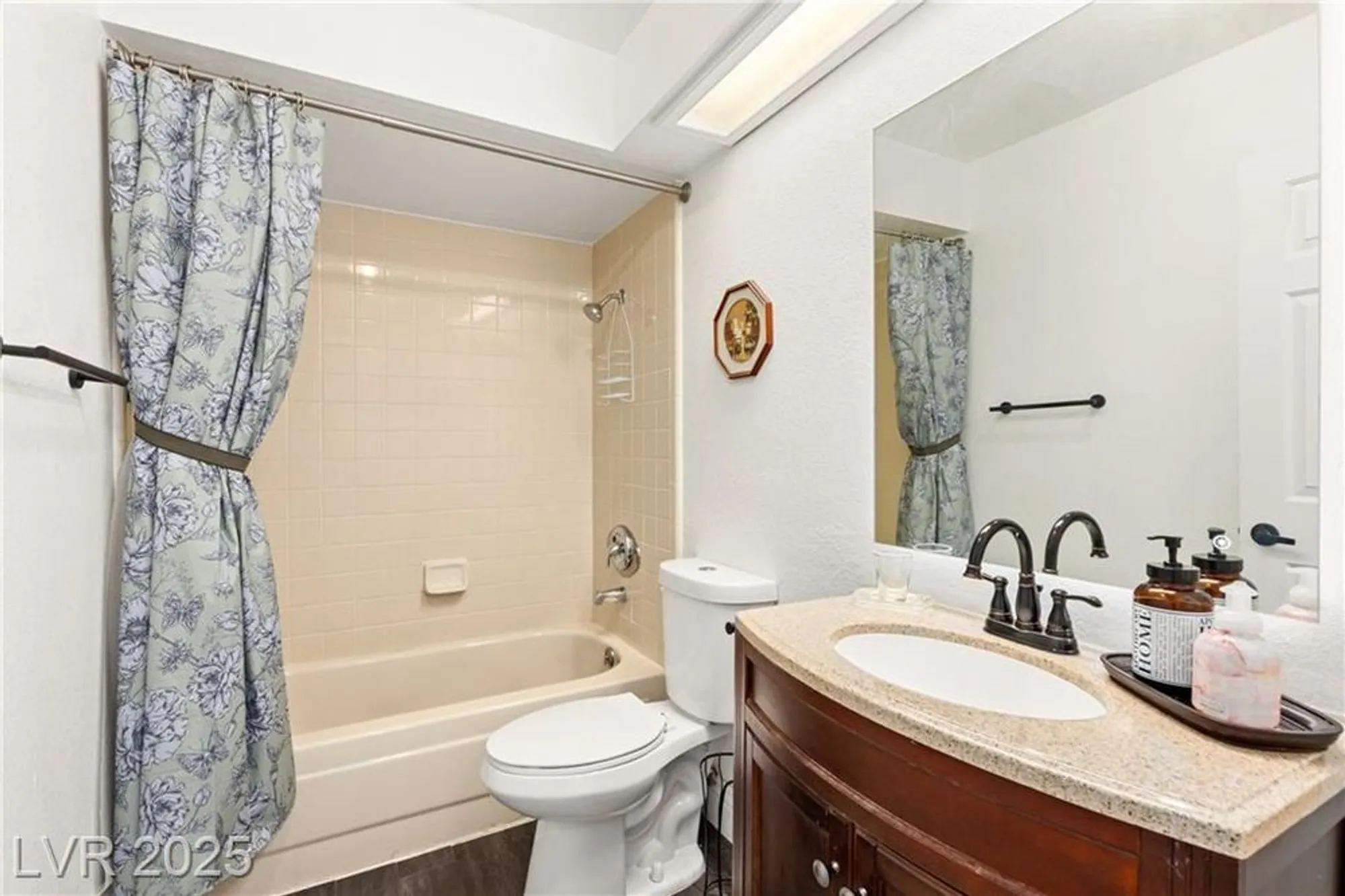 Property Slideshow image 30 of 47 | 5553 singing hills dr, Las Vegas, NV, 89130