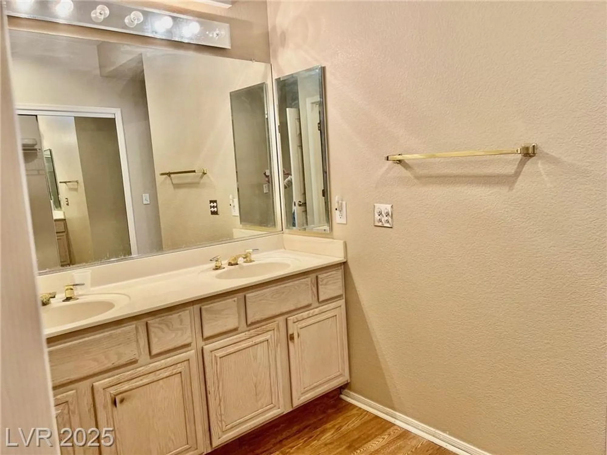 Property Slideshow image 13 of 23 | 3004 lotus hill dr, Las Vegas, NV, 89134