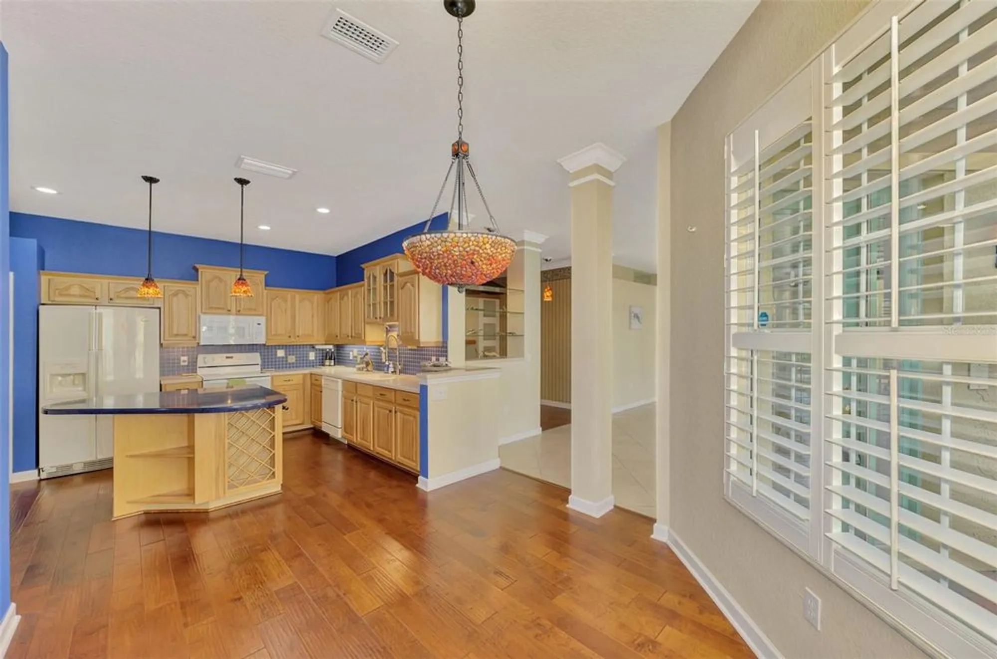 Property Slideshow image 21 of 53 | 4914 lakescene pl, Sarasota, FL, 34243