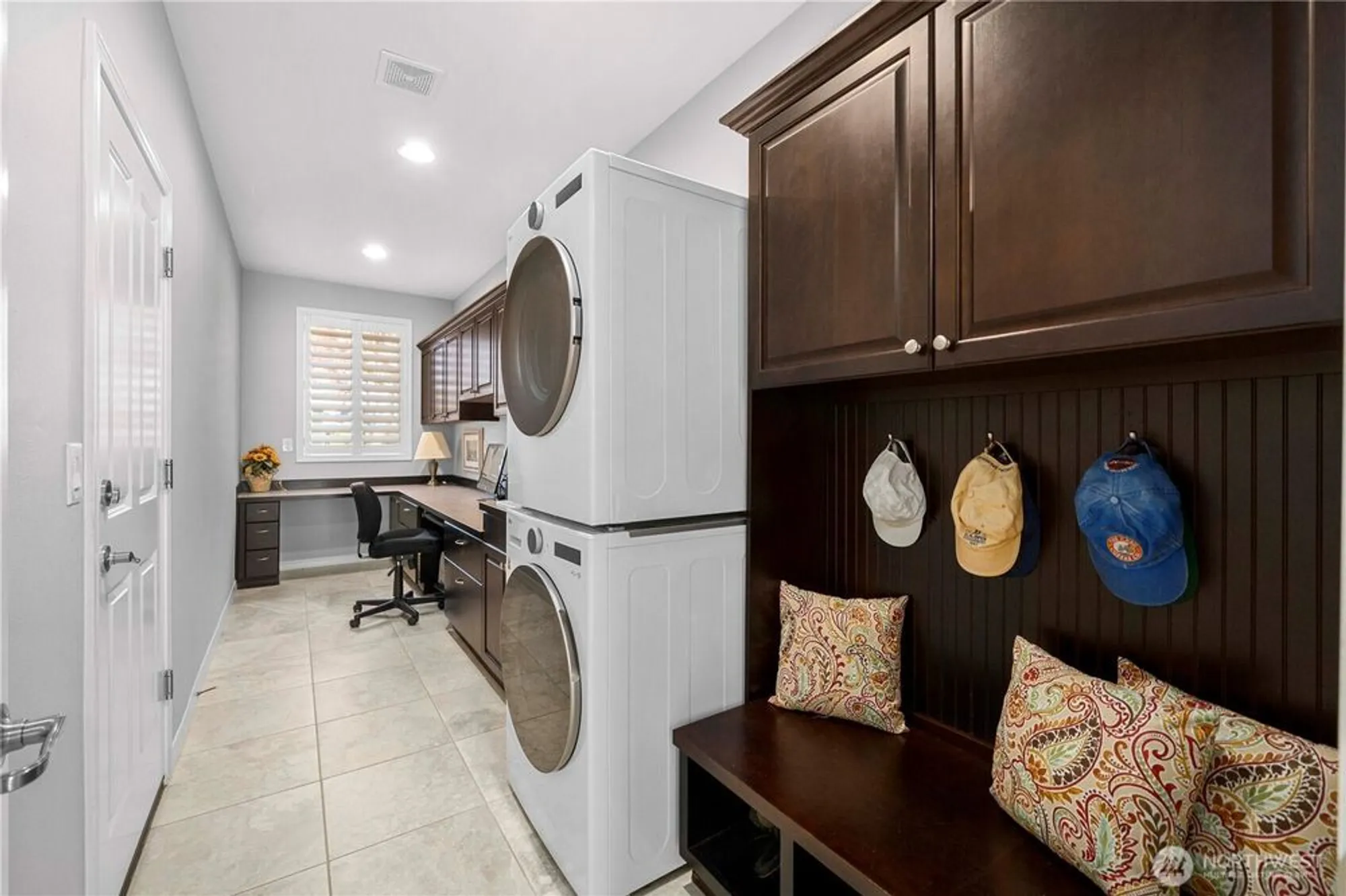 Property Slideshow image 19 of 33 | 14613 knoll park ct, Bonney Lake, WA, 98391