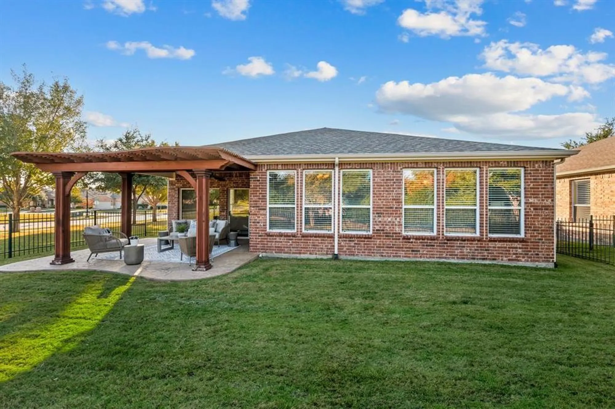 Property Slideshow image 22 of 39 | 7356 pasatiempo dr, Frisco, TX, 75036