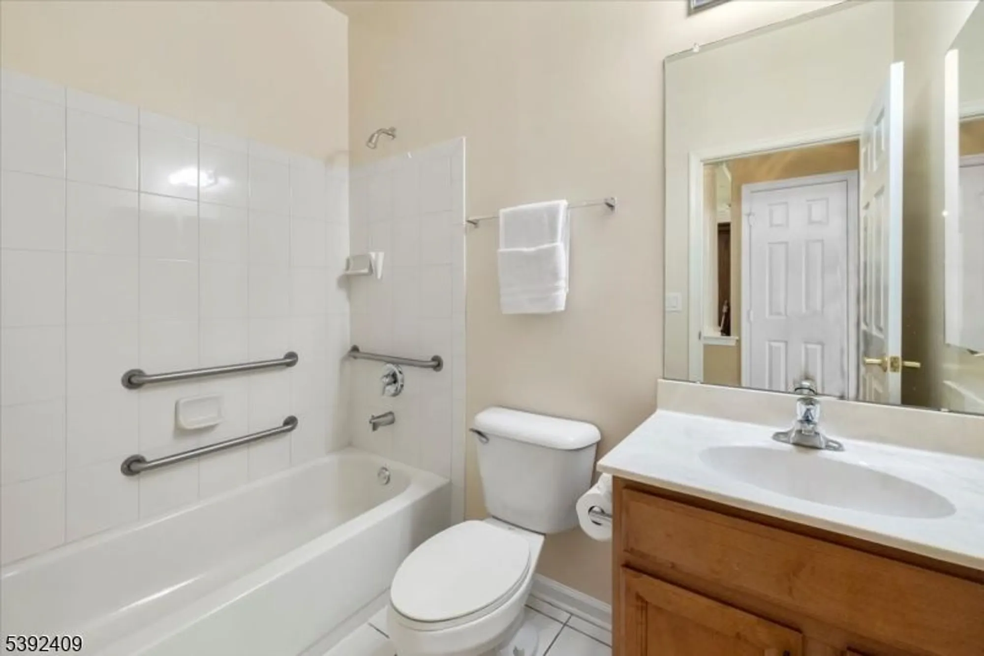 Property Slideshow image 20 of 37 | 29 daulton dr, Somerset, NJ, 08873