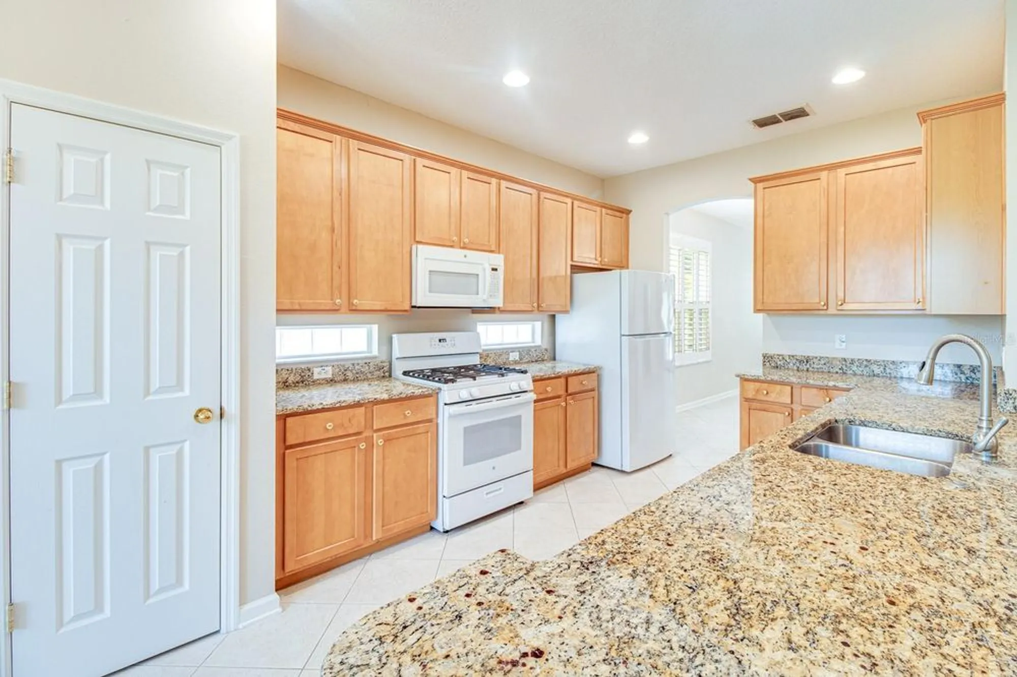 Property Slideshow image 12 of 46 | 1018 heron point cir, Deland, FL, 32724
