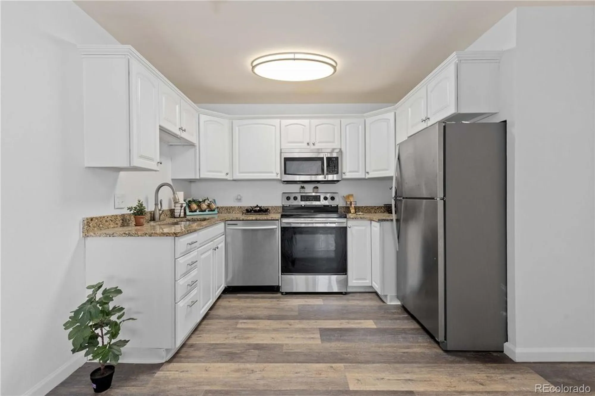 Property Slideshow image 4 of 48 | 755 s alton way 9d, Denver, CO, 80247