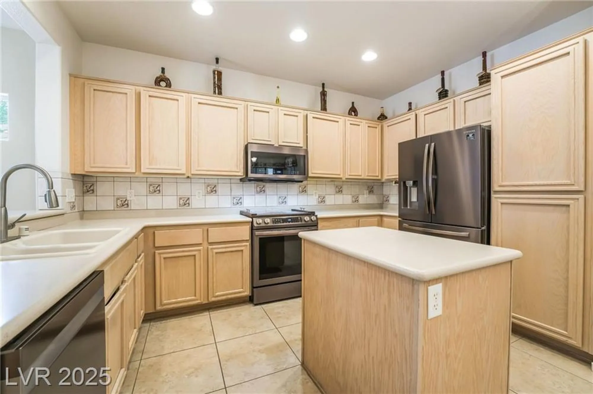 Property Slideshow image 20 of 58 | 2539 evansville ave, Henderson, NV, 89052