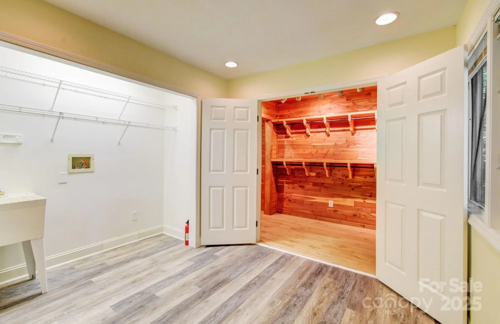 Property Slideshow image 28 of 38 | 305 e high point ln, Hendersonville, NC, 28791