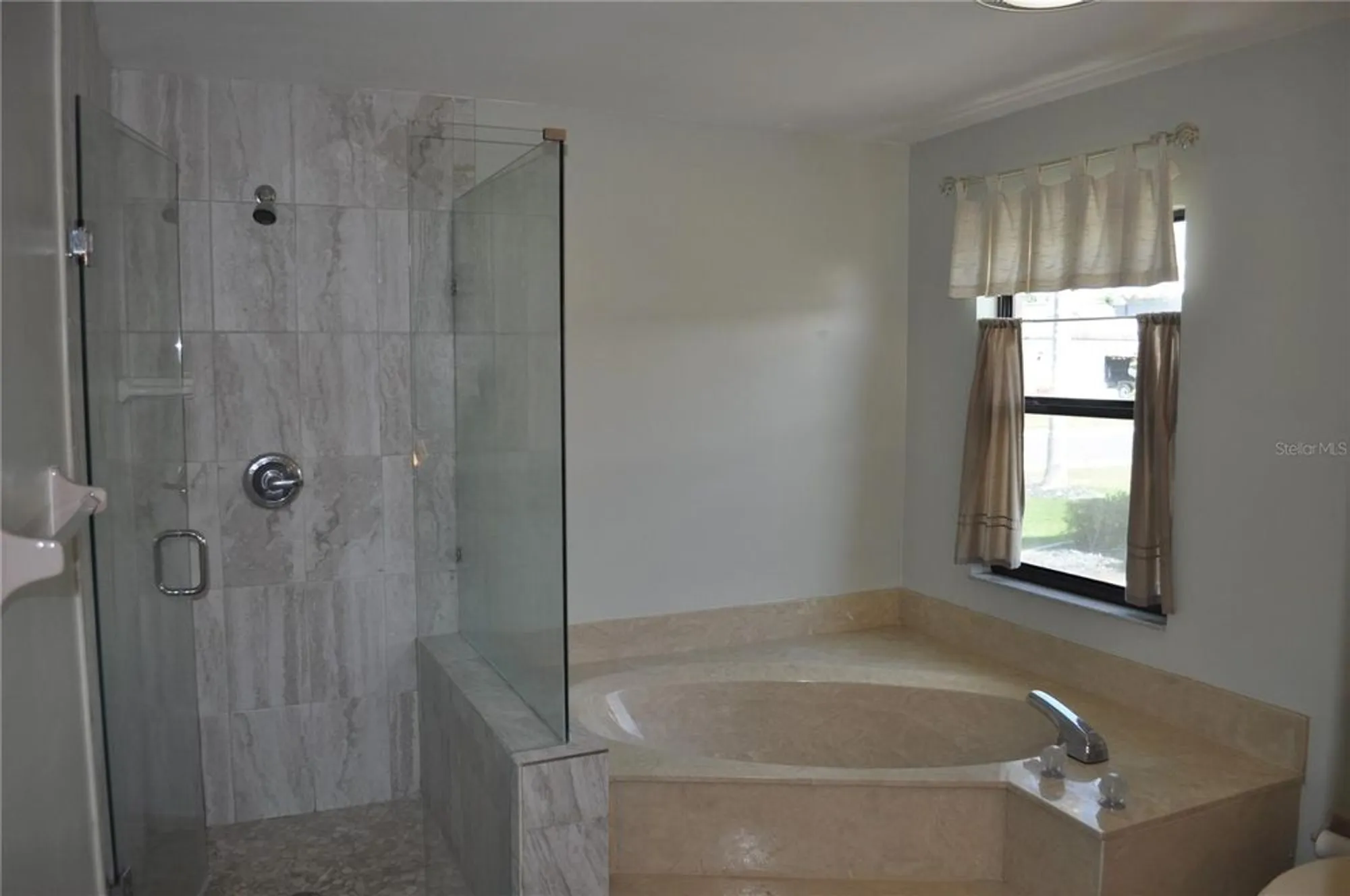 Property Slideshow image 4 of 11 | 721 elkhorn rd, Sun City Center, FL, 33573