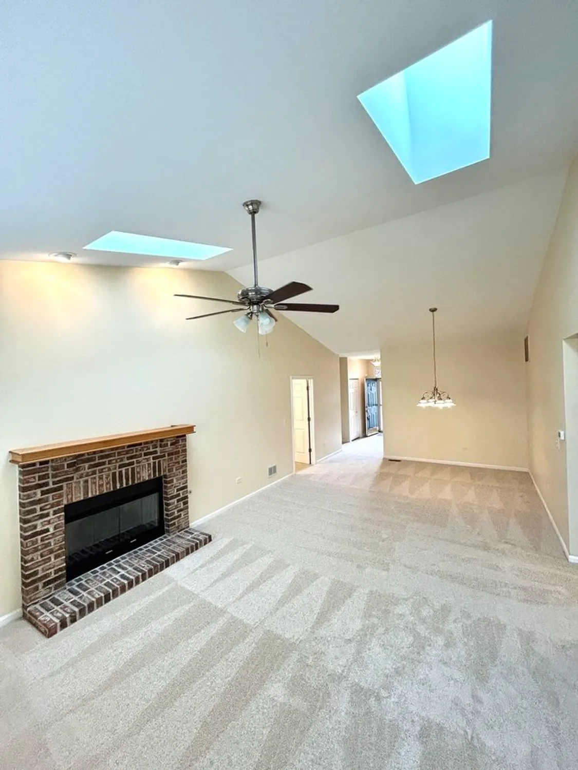 Property Slideshow image 4 of 22 | 21253 legion lake ct, Crest Hill, IL, 60403
