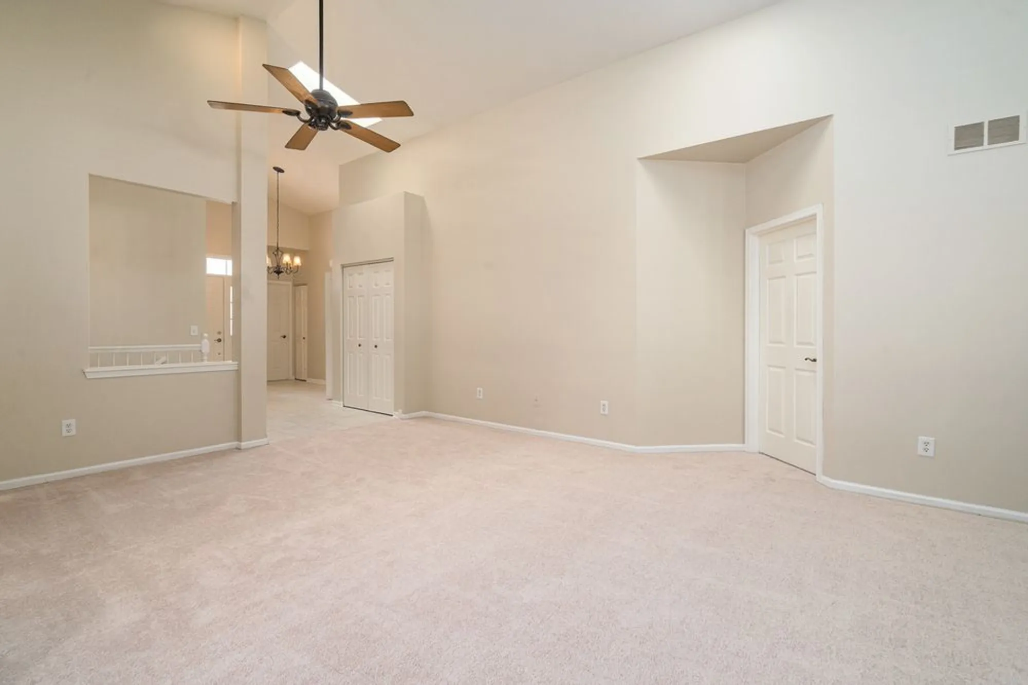 Property Slideshow image 11 of 39 | 1611 benzie cir, Romeoville, IL, 60446