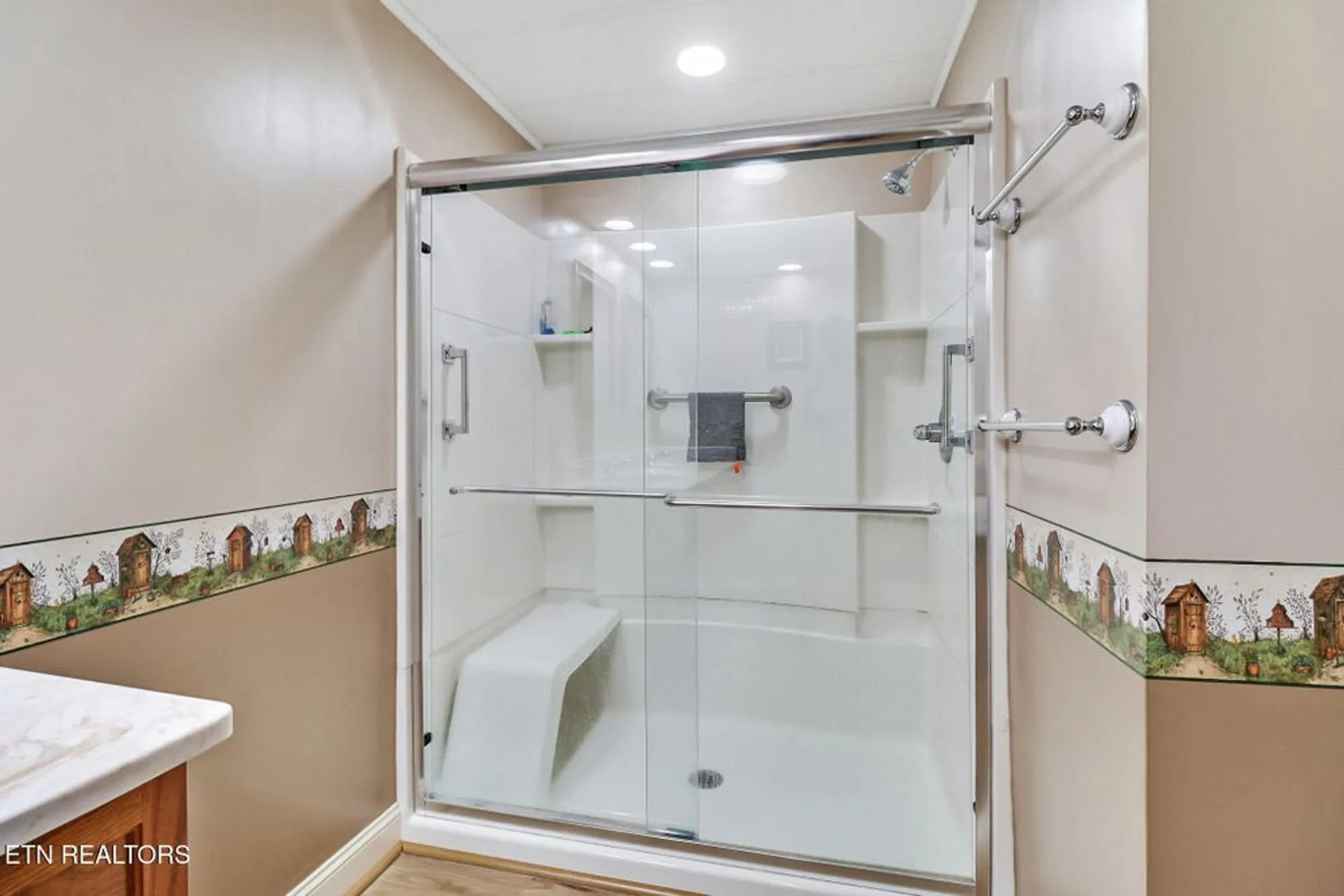 Property Slideshow image 9 of 28 | 20 robin hood ln, Crossville, TN, 38558