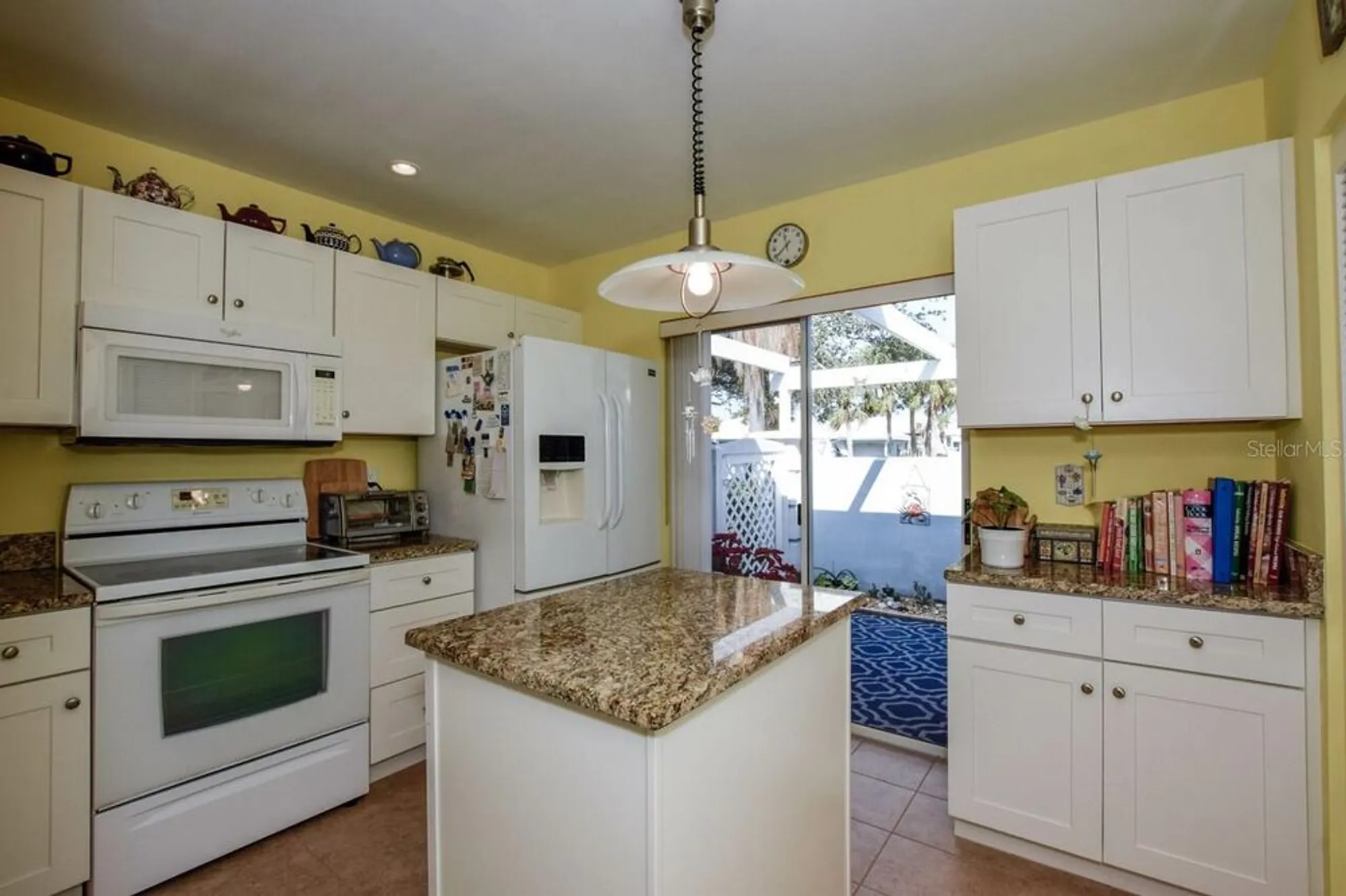 Property Slideshow image 9 of 59 | 450 wexford cir 106, Venice, FL, 34293