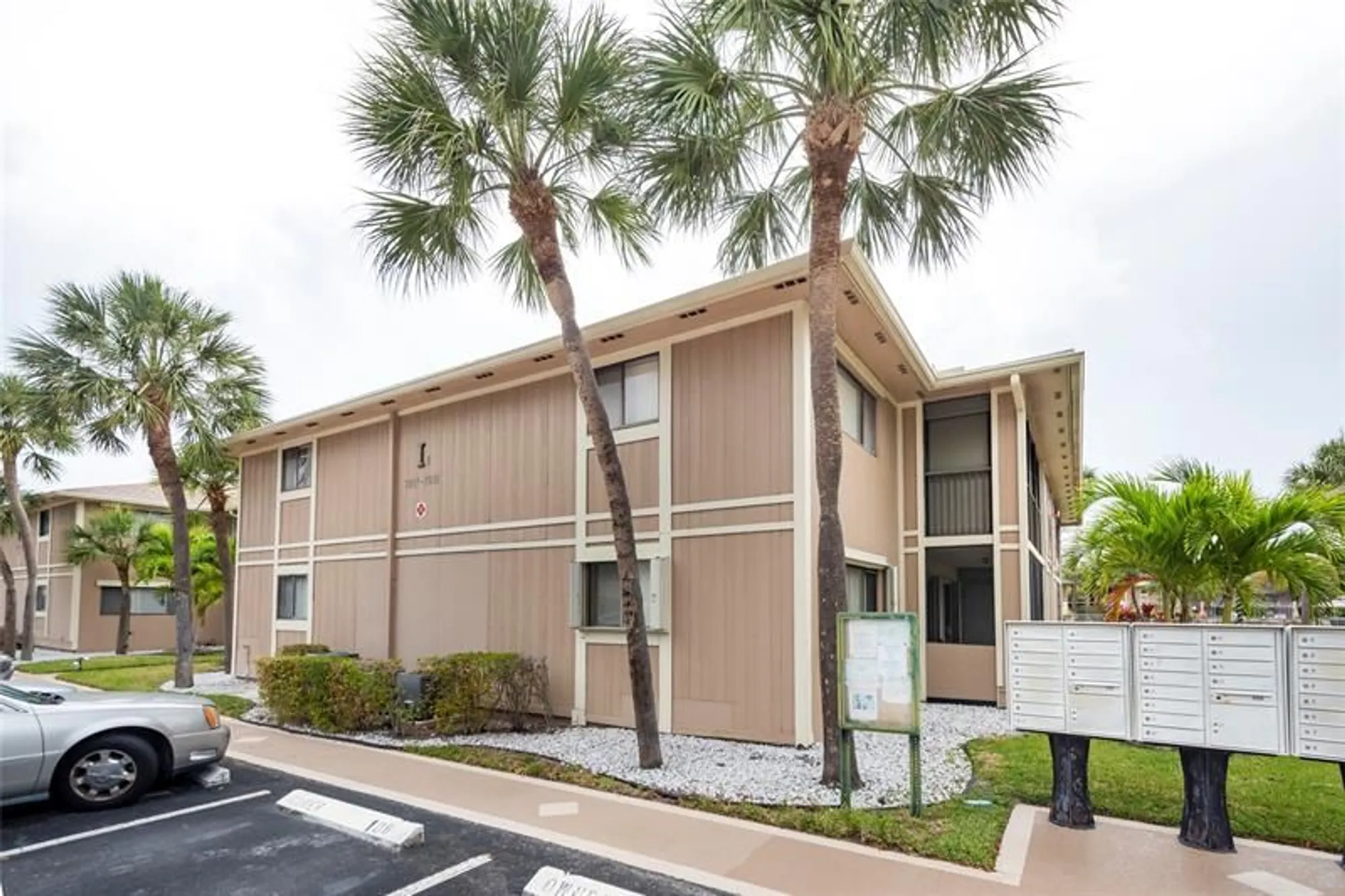 Property Slideshow image 19 of 20 | 7827 ashmont cir 208, Tamarac, FL, 33321