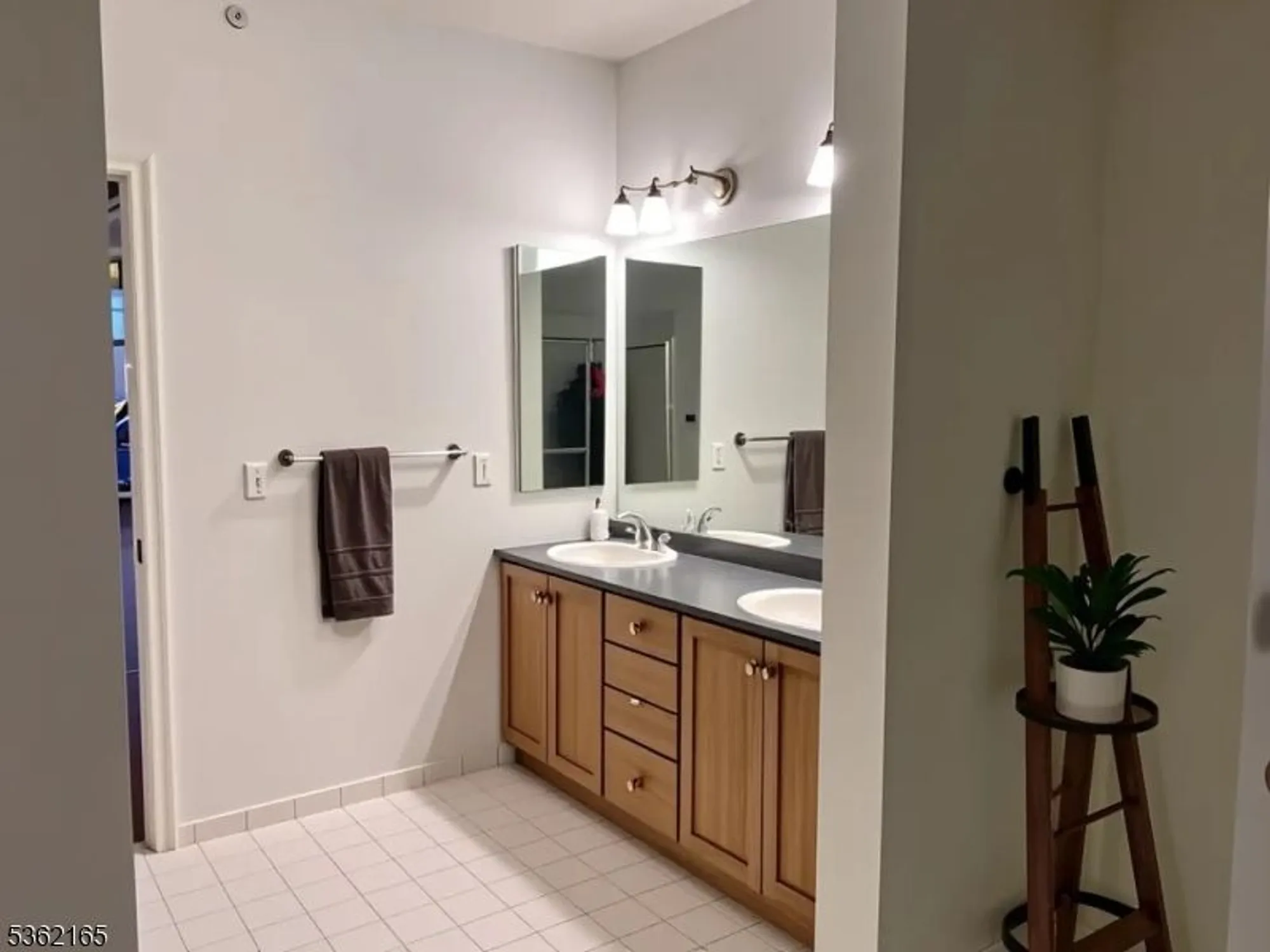 Property Slideshow image 5 of 22 | 5017 brookfield glen dr # 17, Belvidere, NJ, 07823