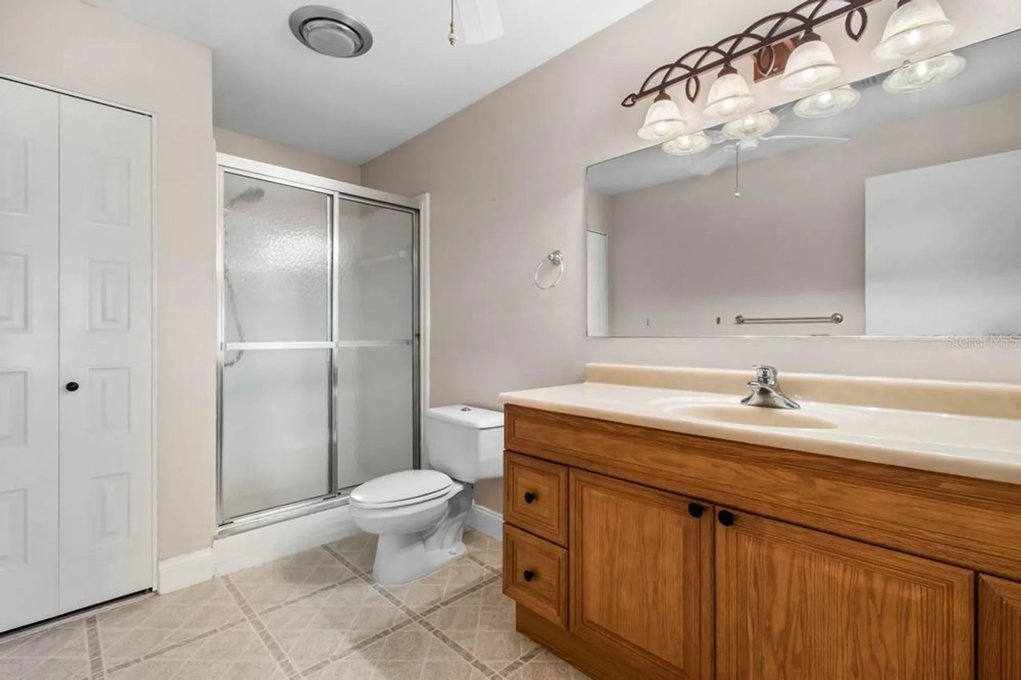 Property Slideshow image 11 of 24 | 910 bluewater dr, Sun City Center, FL, 33573