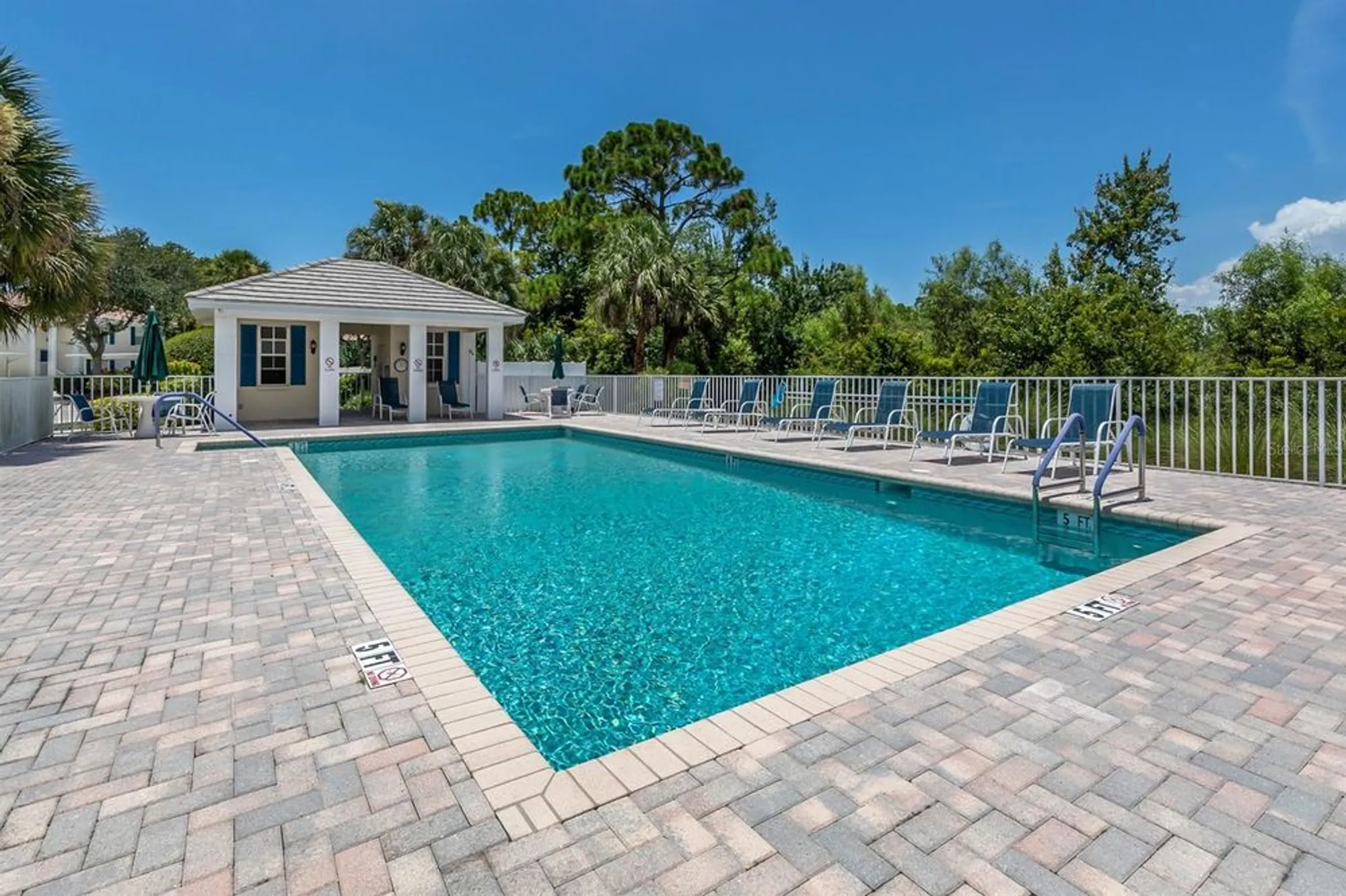 Property Slideshow image 31 of 76 | 805 montrose dr 203, Venice, FL, 34293