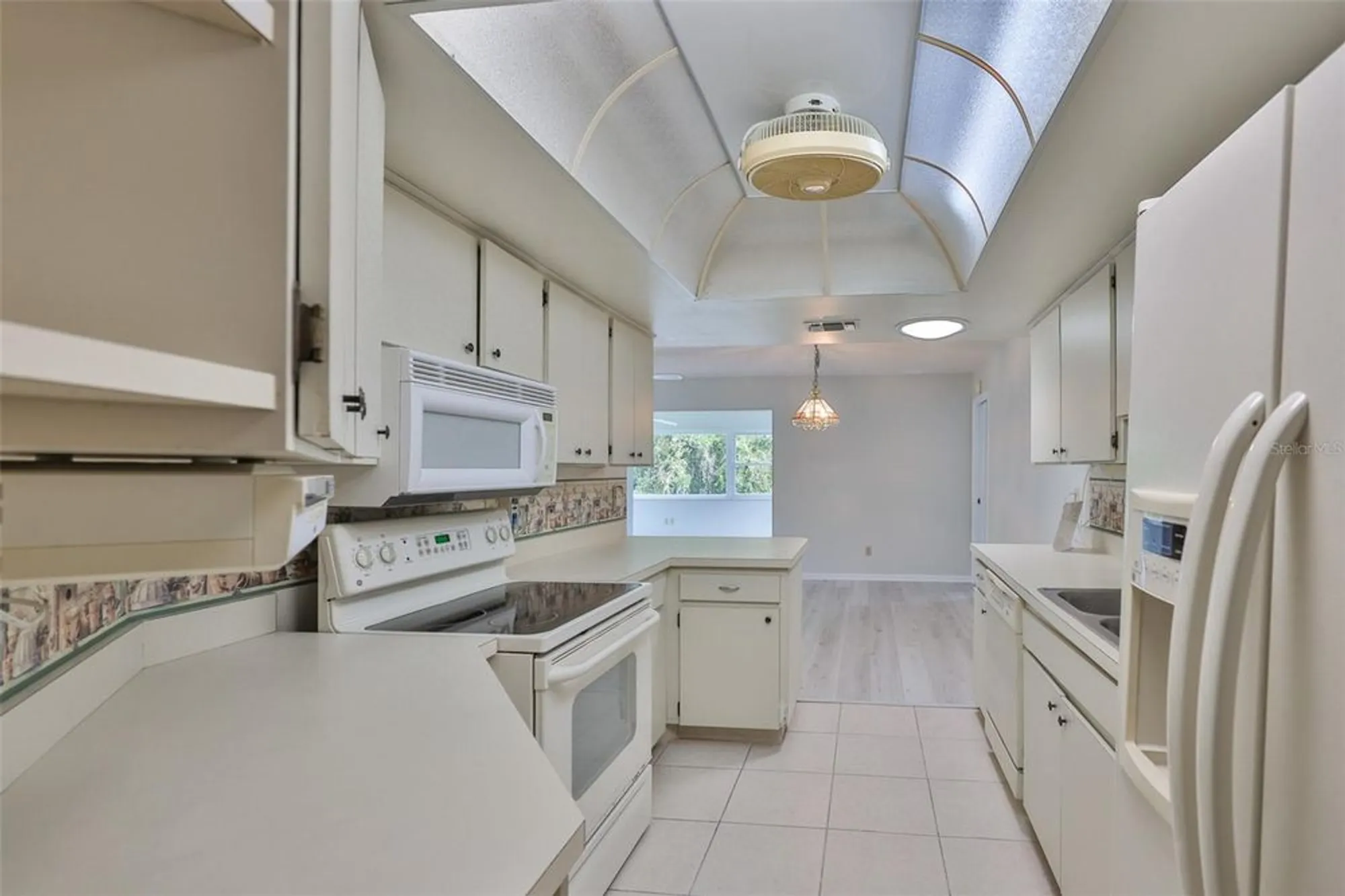 Property Slideshow image 18 of 45 | 2026 hawkhurst cir, Sun City Center, FL, 33573