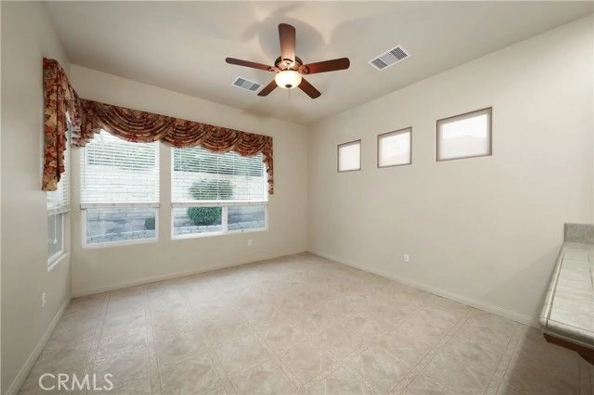 Property Slideshow image 23 of 34 | 10014 brigadoon rose st, Bakersfield, CA, 93311