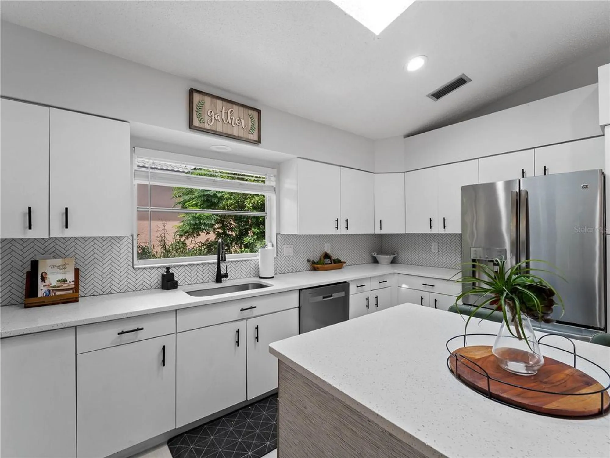 Property Slideshow image 27 of 61 | 523 warwick dr, Venice, FL, 34293