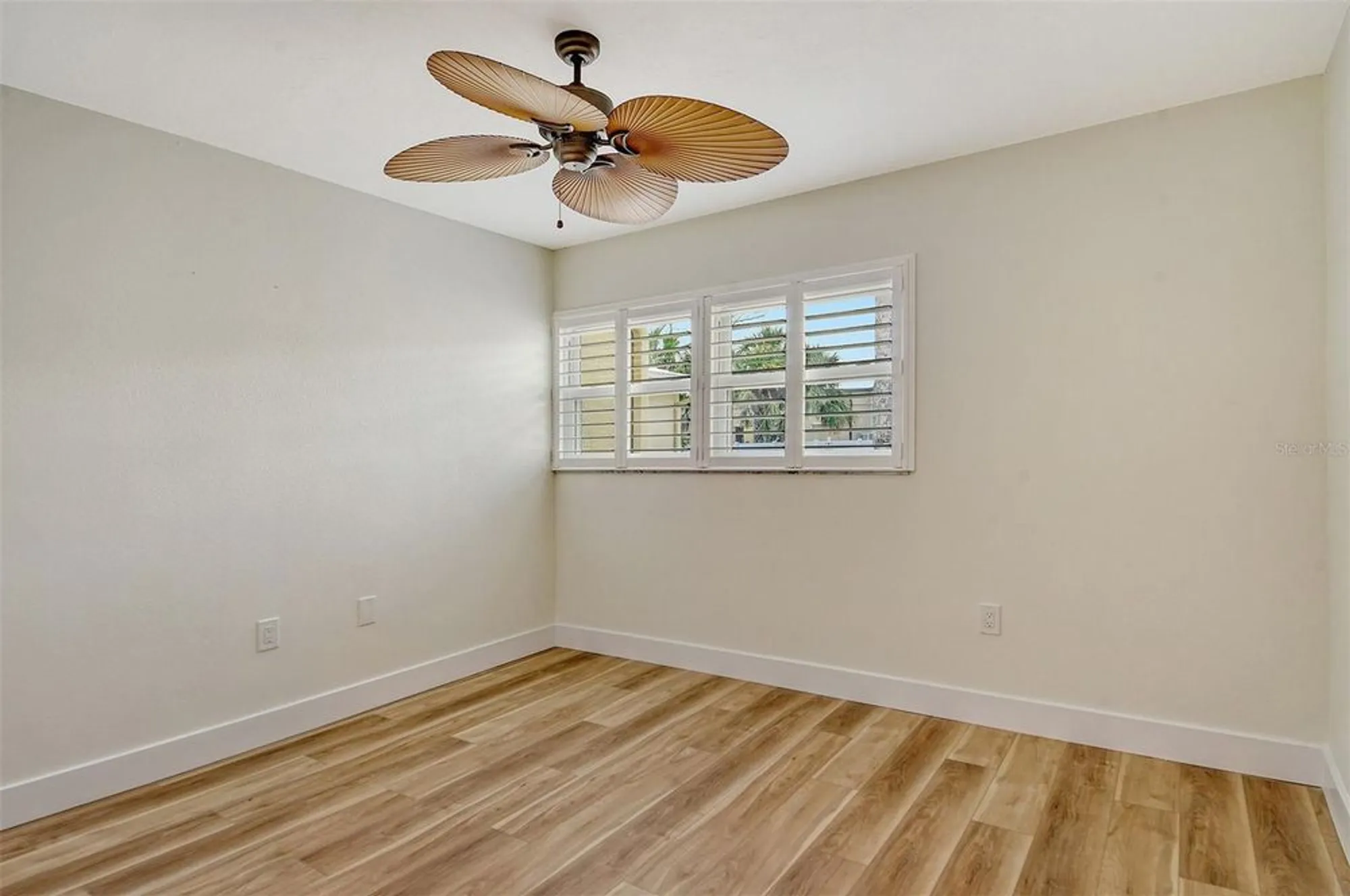 Property Slideshow image 31 of 65 | 119 whispering sands cir # v36, Sarasota, FL, 34242