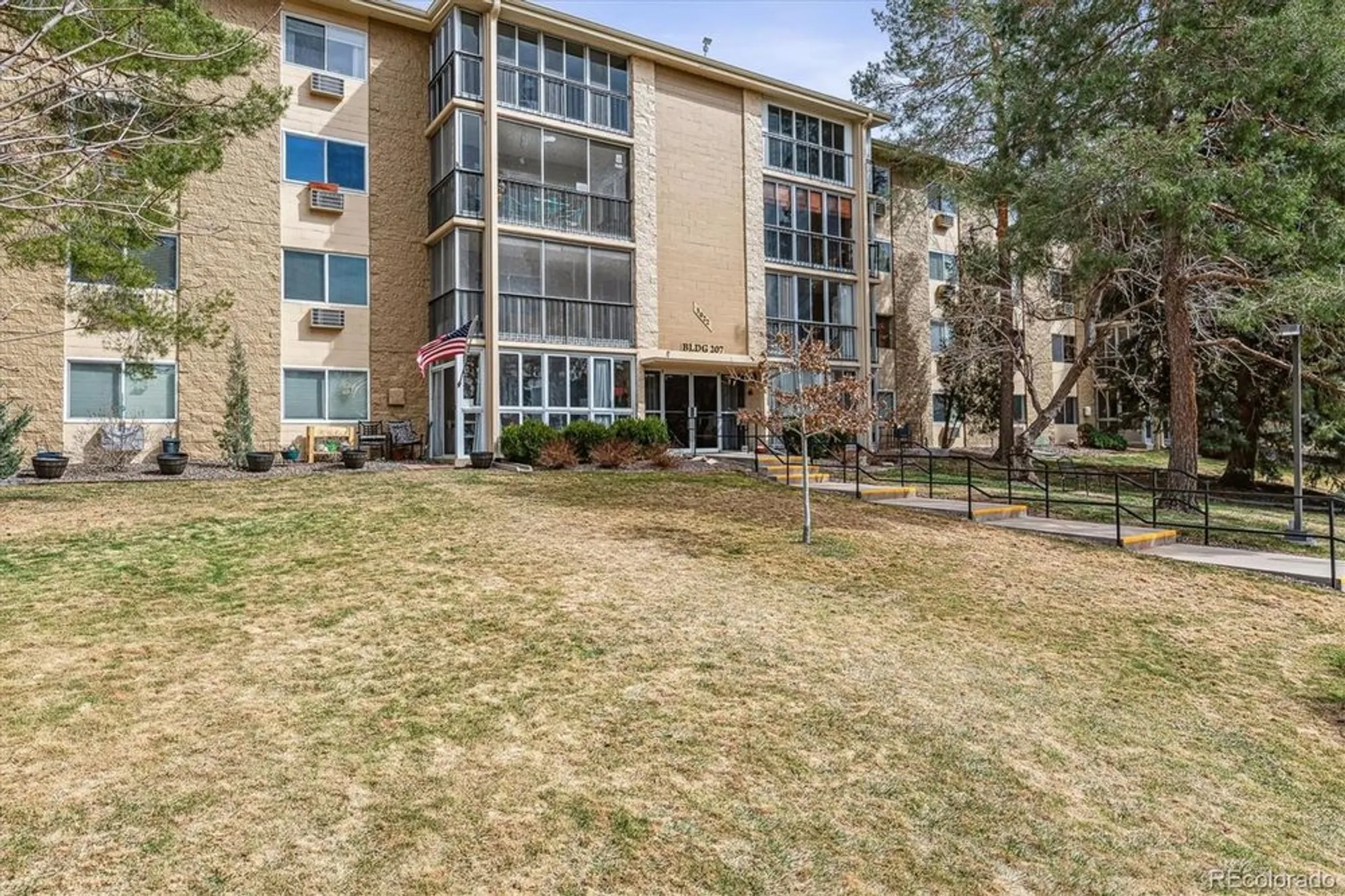 Property Slideshow image 2 of 34 | 3022 s wheeling way 407, Aurora, CO, 80014