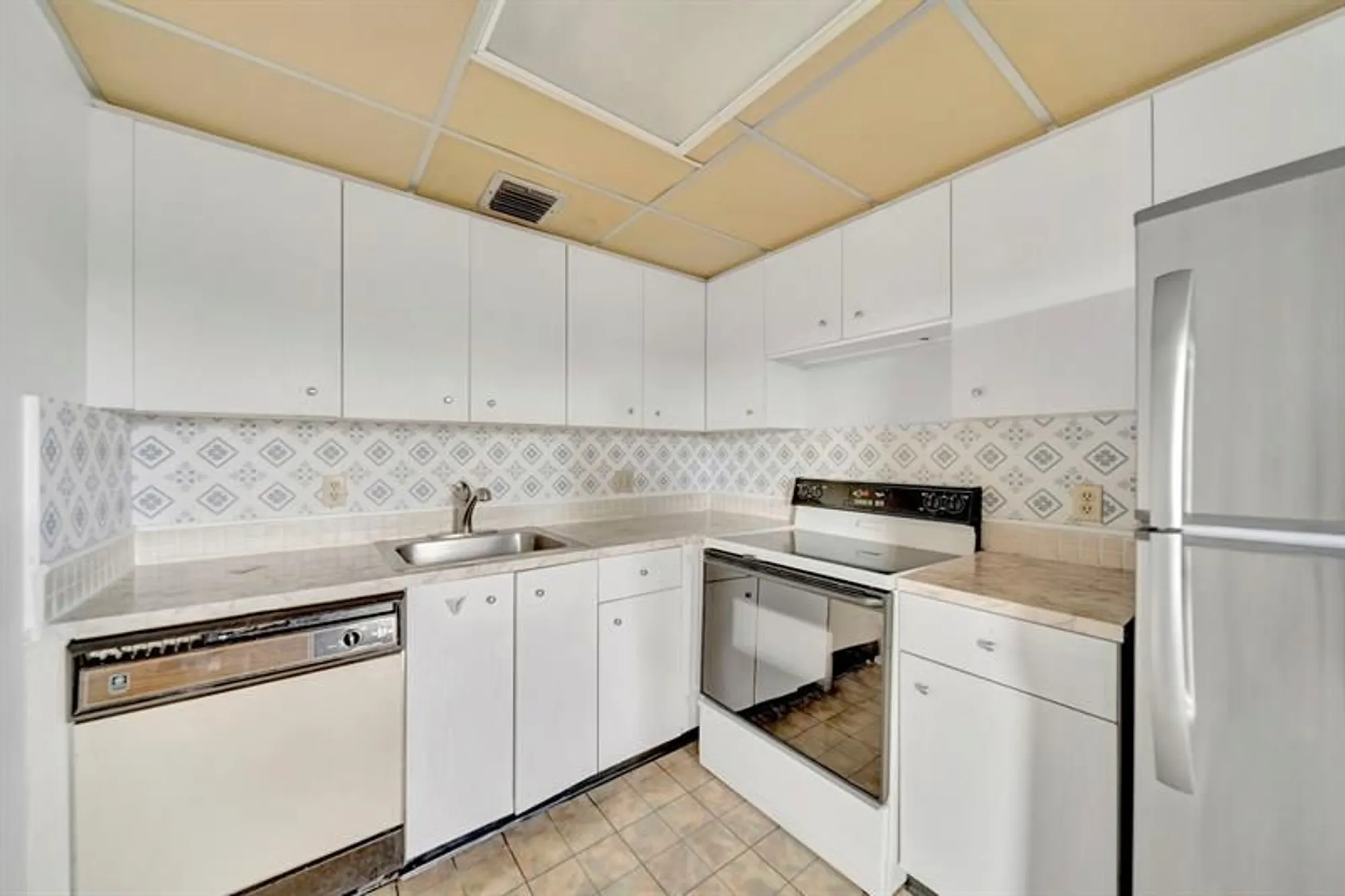 Property Slideshow image 32 of 56 | 13250 sw 7th ct apt 402l, Pembroke Pines, FL, 33027