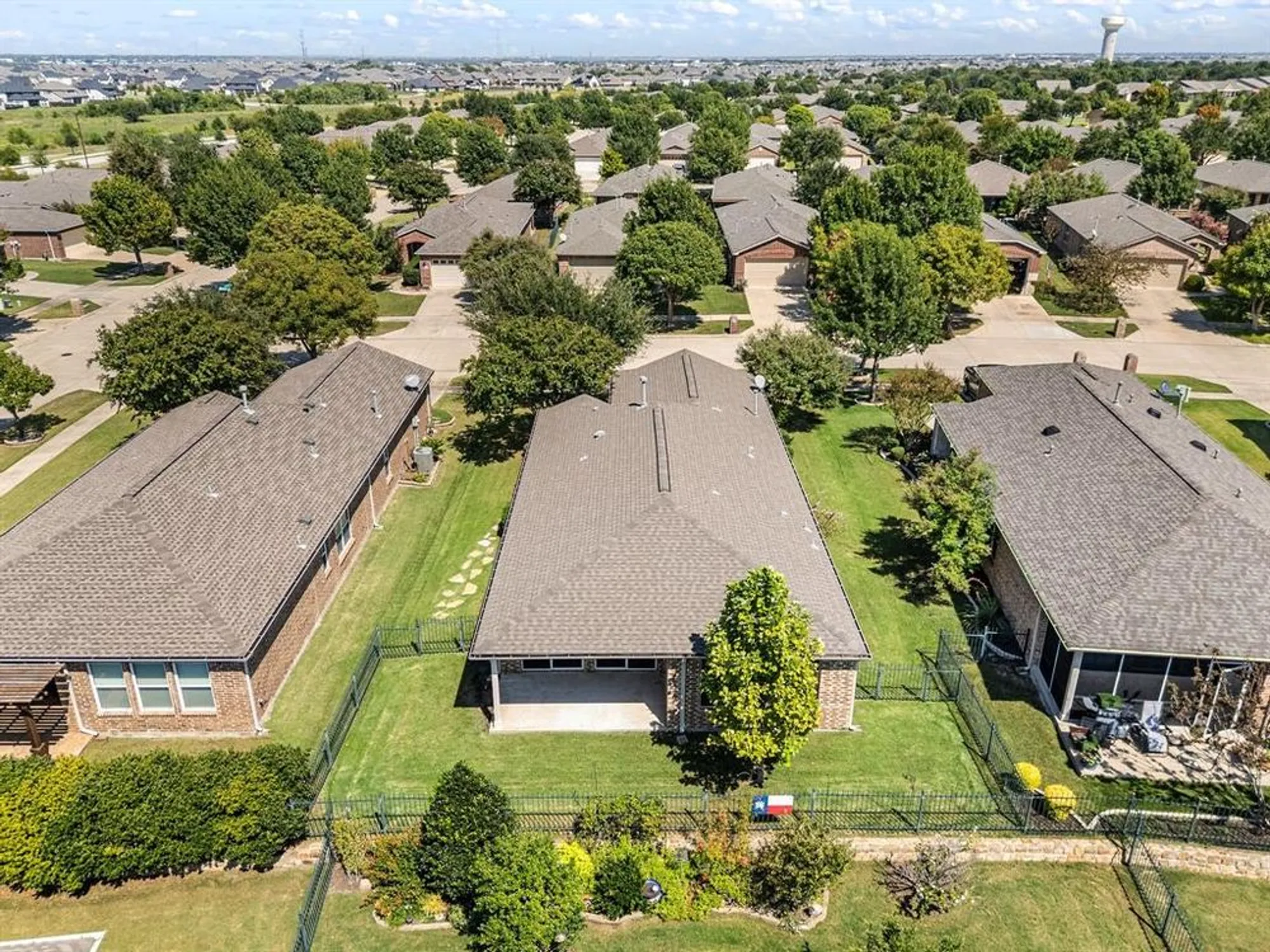 Property Slideshow image 32 of 40 | 7863 whirlwind dr, Frisco, TX, 75036