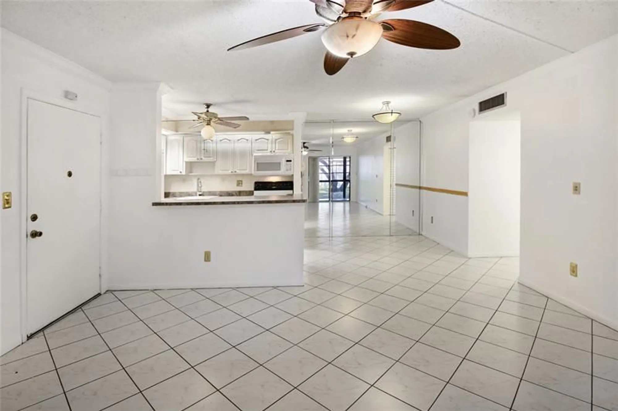Property Slideshow image 6 of 19 | 9926 s belfort cir # 106, Tamarac, FL, 33321