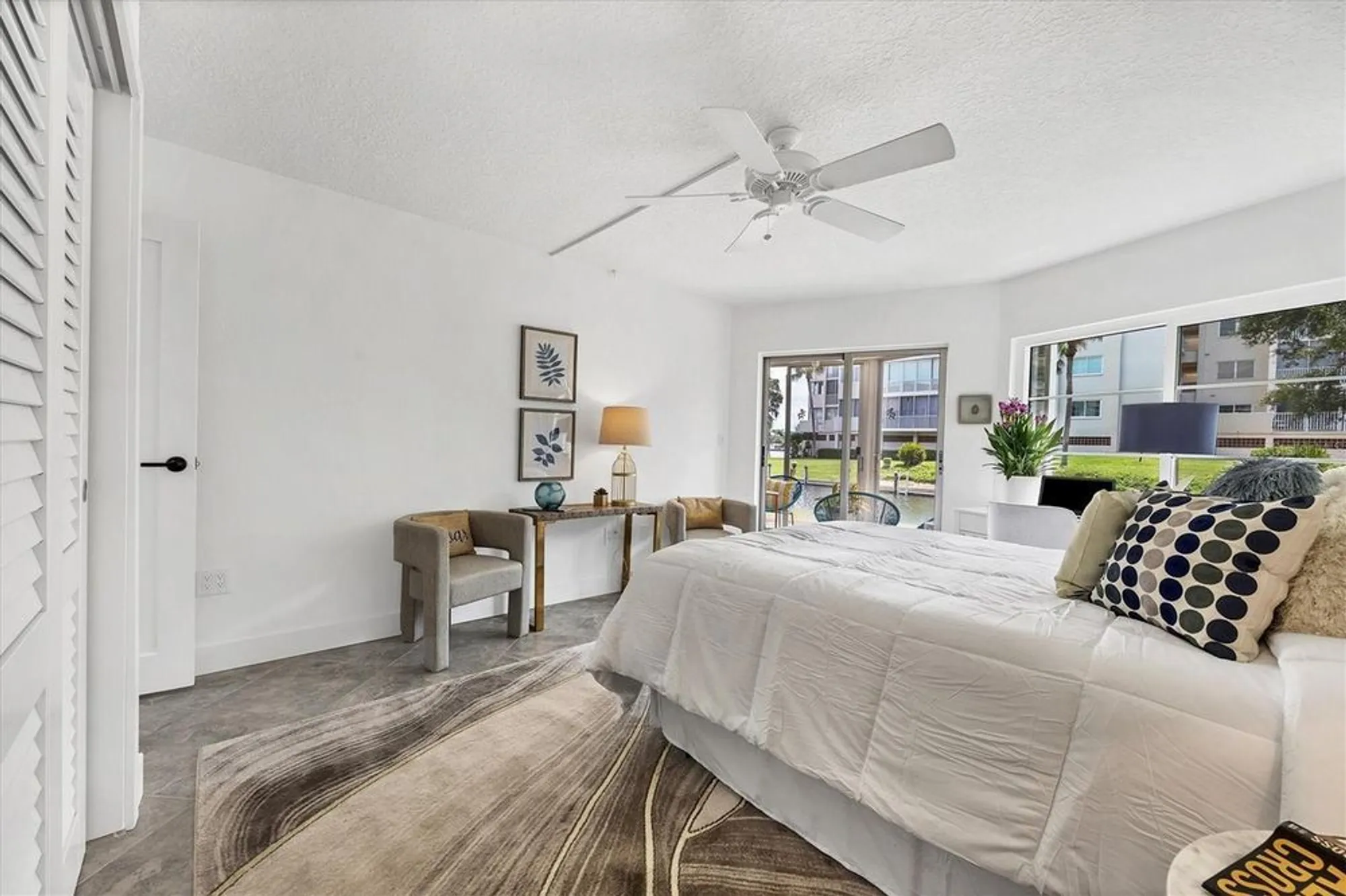 Property Slideshow image 24 of 55 | 1350 n portofino dr apt 107, Sarasota, FL, 34242