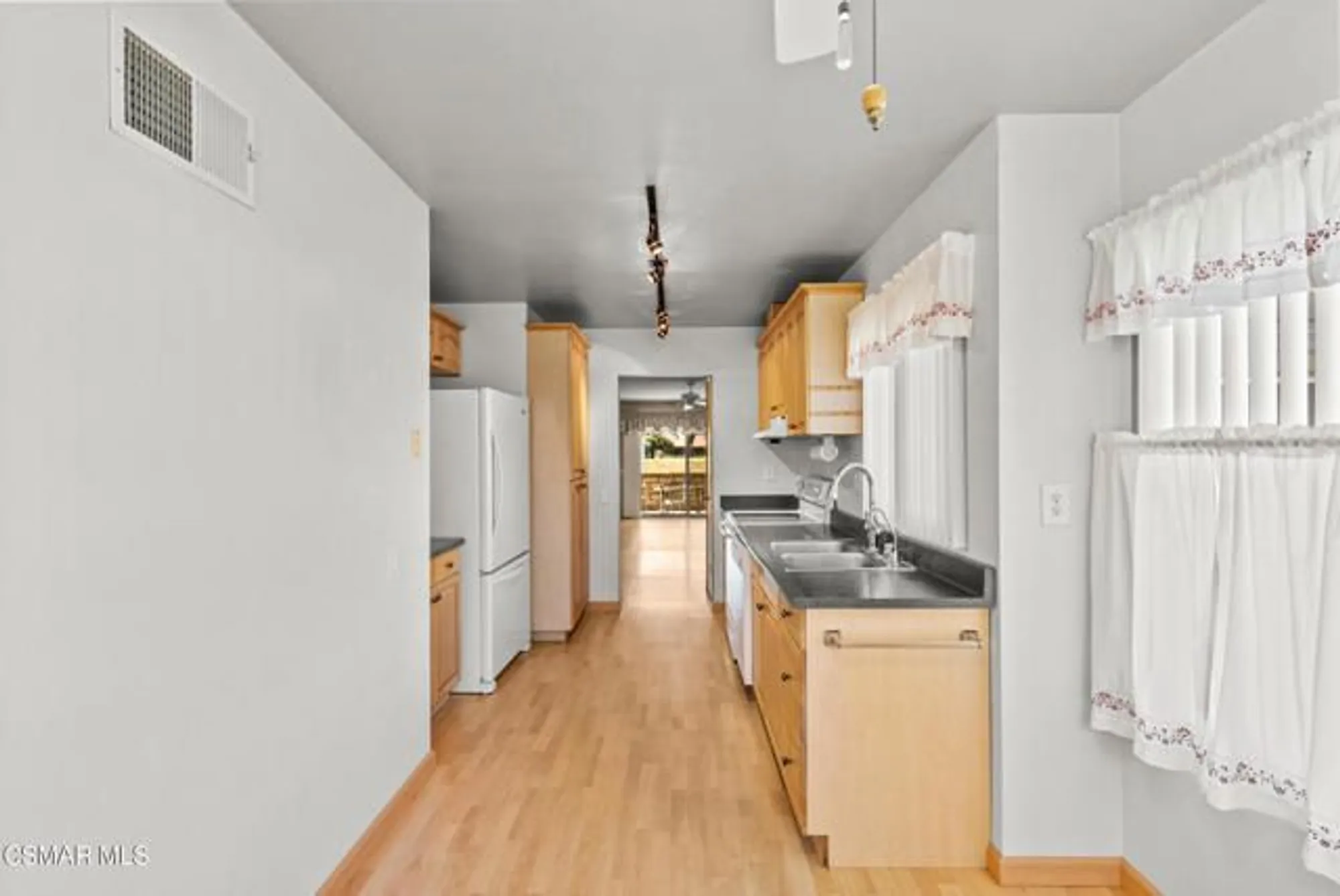 Property Slideshow image 12 of 66 | 6204 village 6, Camarillo, CA, 93012