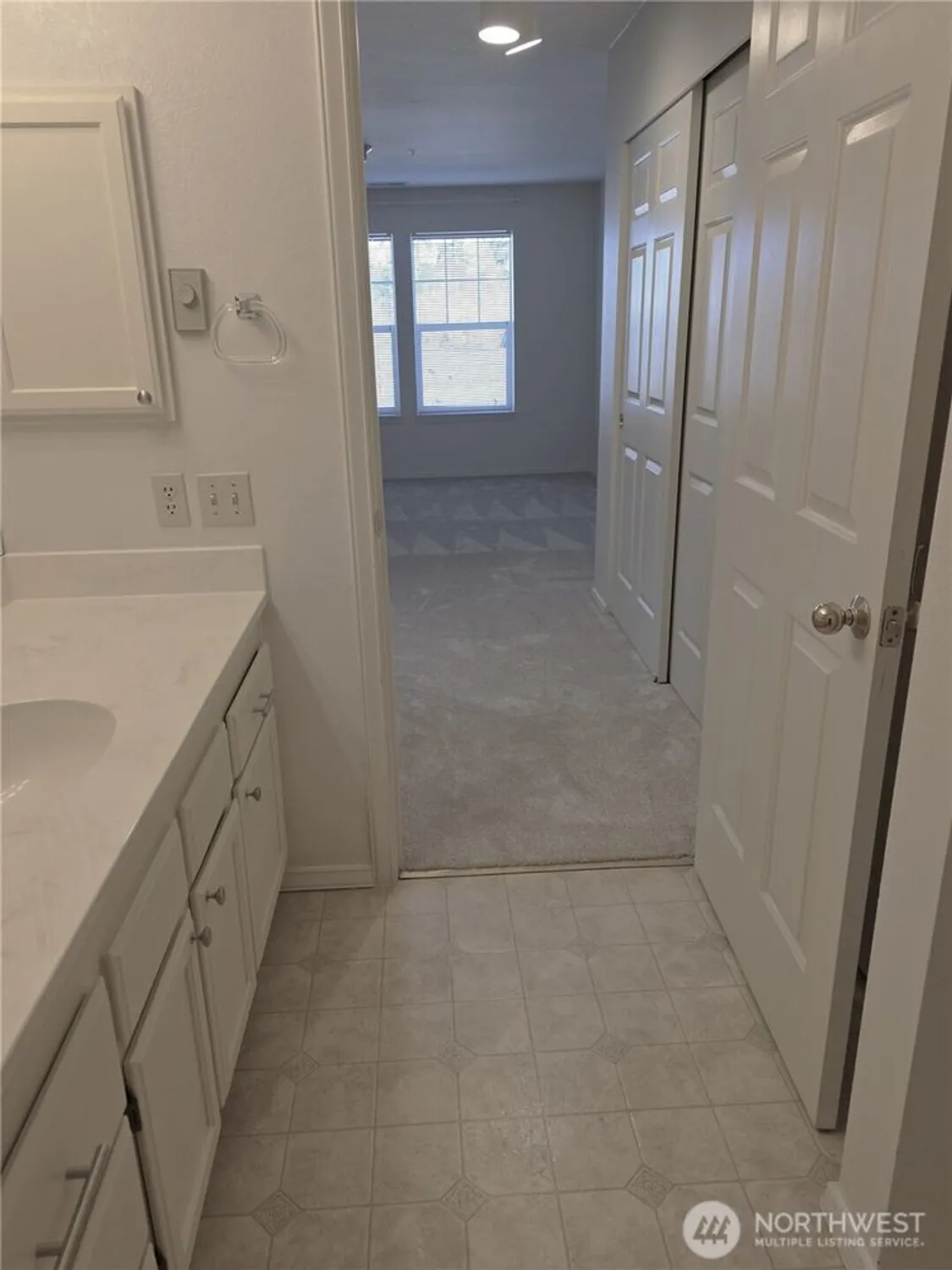 Property Slideshow image 17 of 40 | 3935 226th pl 313, Issaquah, WA, 98029