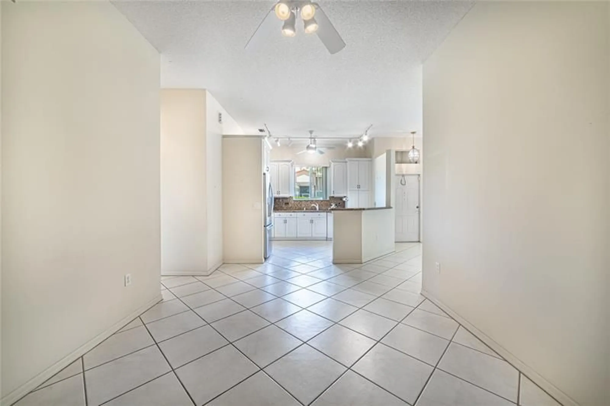 Property Slideshow image 16 of 39 | 10152 lombardy dr # 10152, Tamarac, FL, 33321