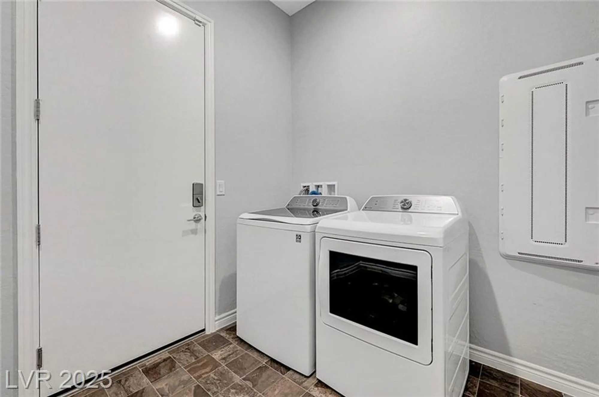 Property Slideshow image 35 of 44 | 977 edinburgh fields ct, Las Vegas, NV, 89138