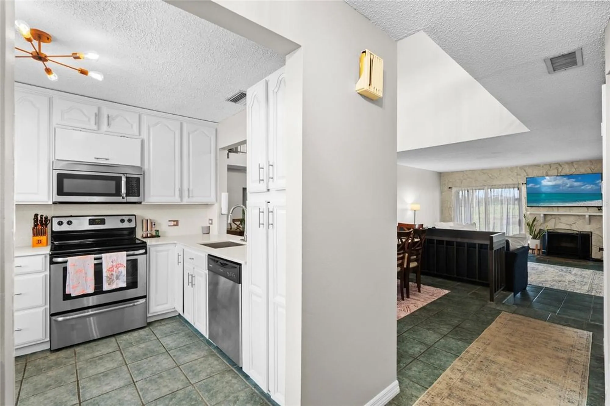 Property Slideshow image 13 of 52 | 6140 sun blvd unit 7, St Petersburg, FL, 33715