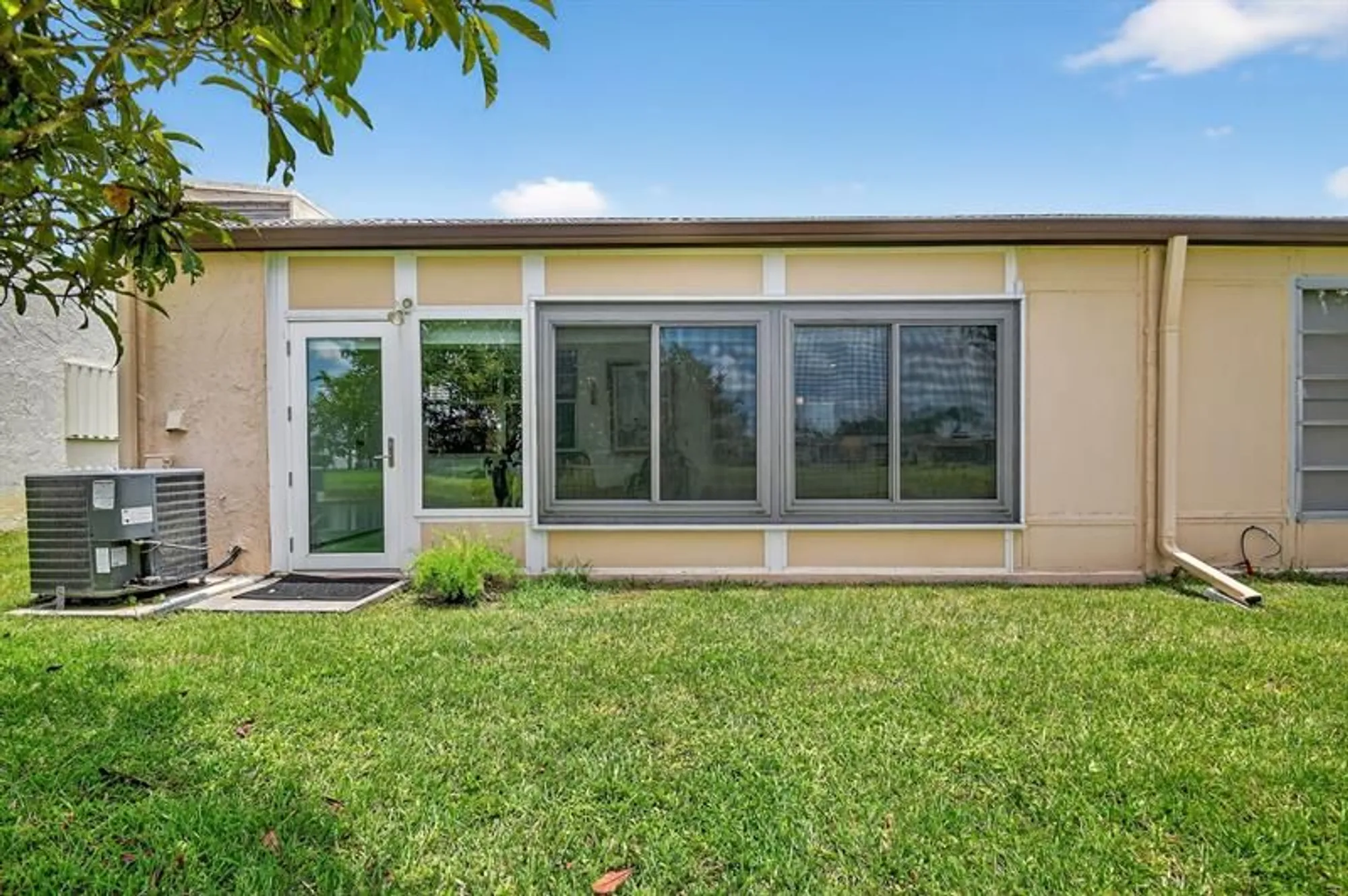 Property Slideshow image 30 of 45 | 121 lake meryl dr, West Palm Beach, FL, 33411