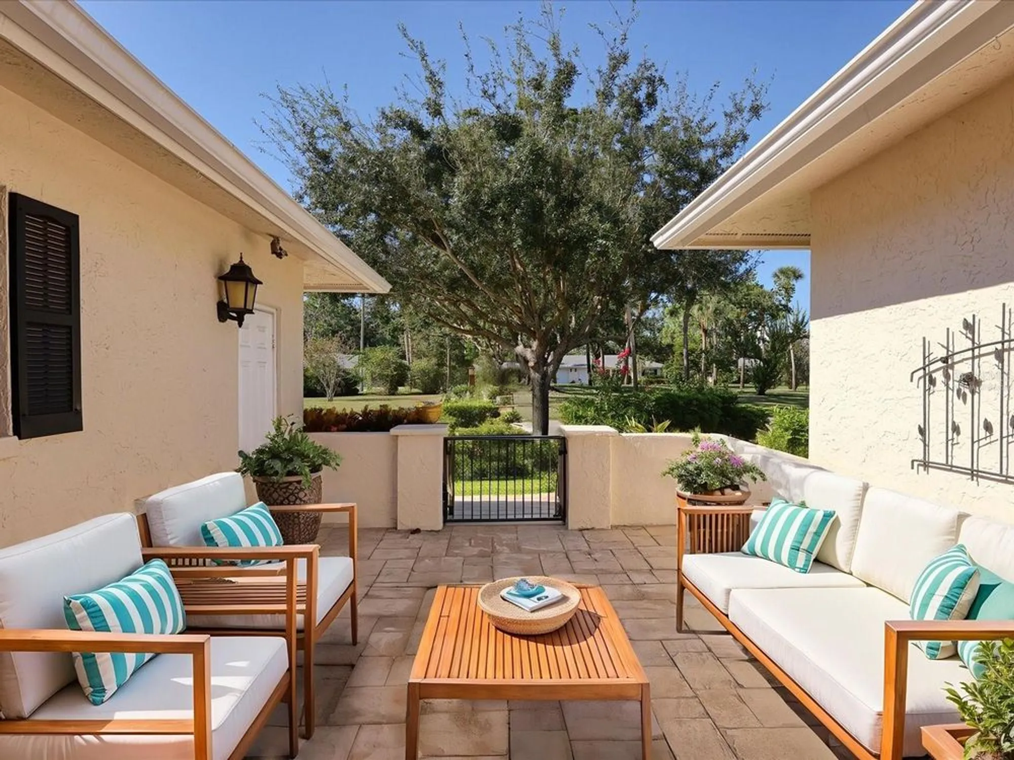 Property Slideshow image 37 of 51 | 7157 fairway bend cir, Sarasota, FL, 34243