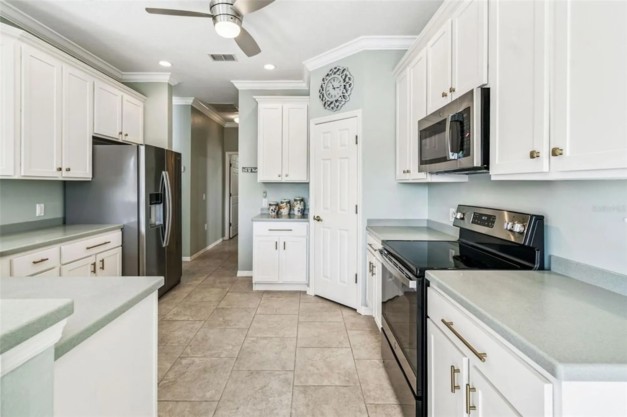 Property Slideshow image 17 of 54 | 219 largo dr, Kissimmee, FL, 34759