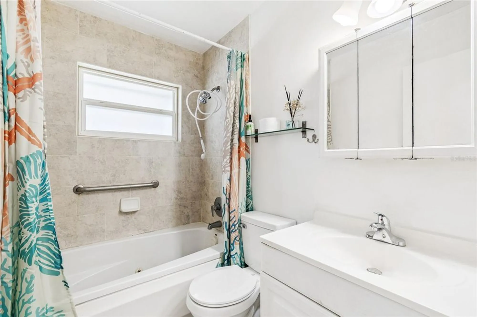 Property Slideshow image 11 of 28 | 5122 iris dr n # 12, Pinellas Park, FL, 33782