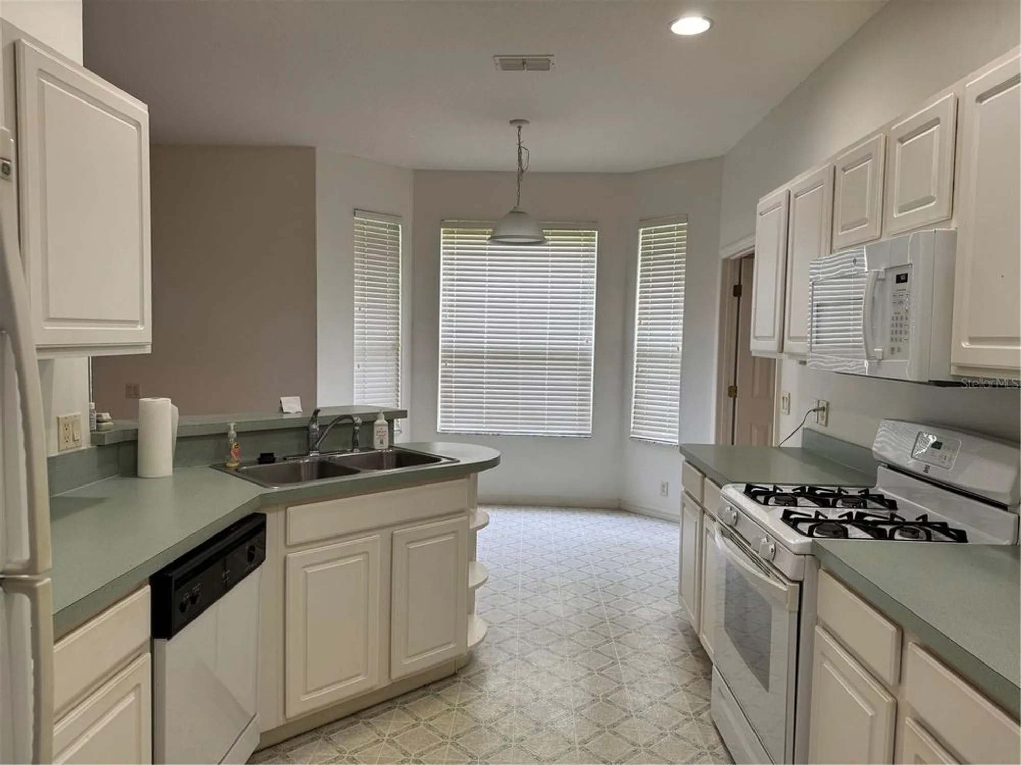 Property Slideshow image 22 of 27 | 3323 songbird ln, Lakeland, FL, 33811
