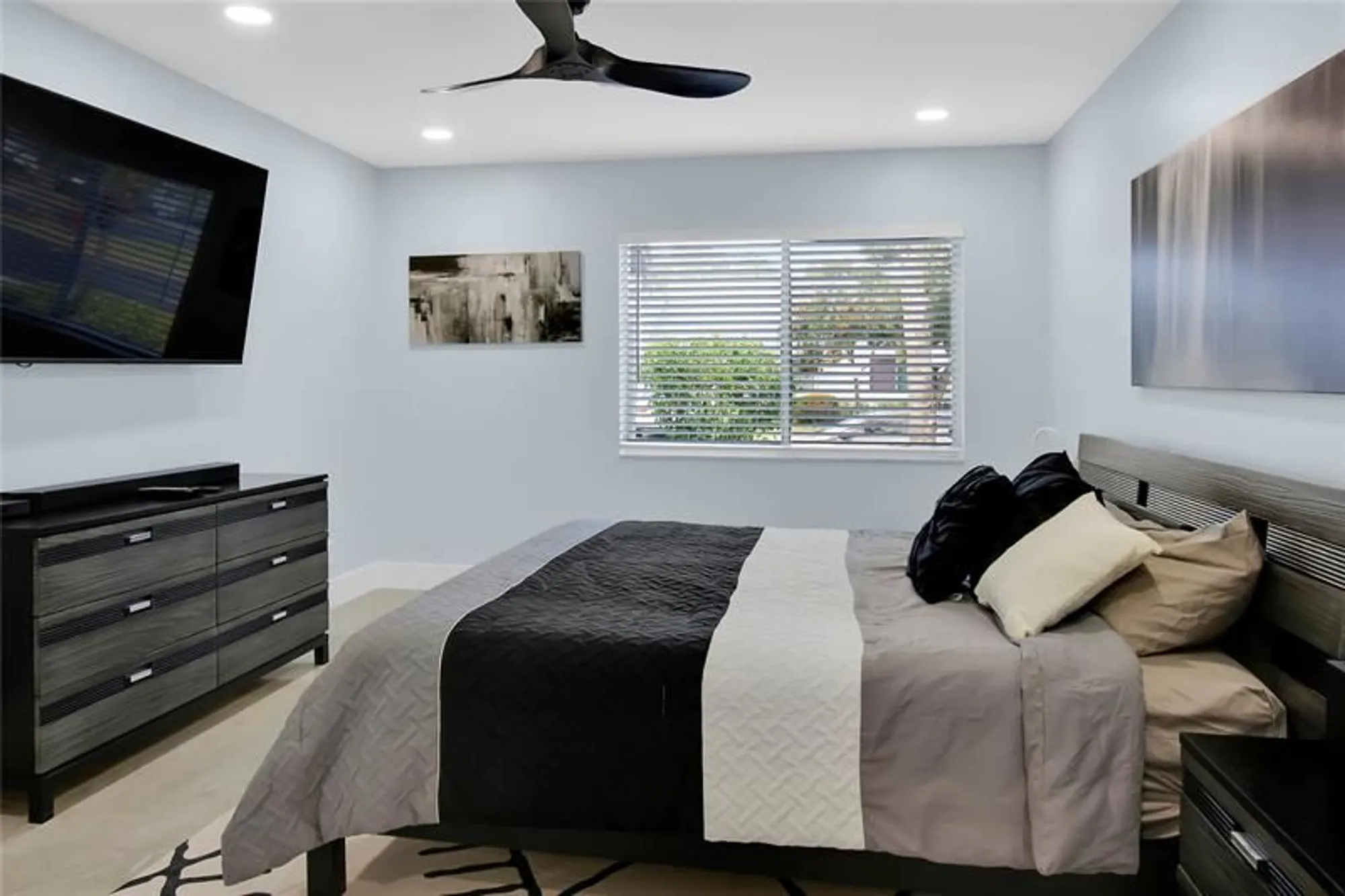 Property Slideshow image 18 of 39 | 8592 flamingo dr, Boca Raton, FL, 33496