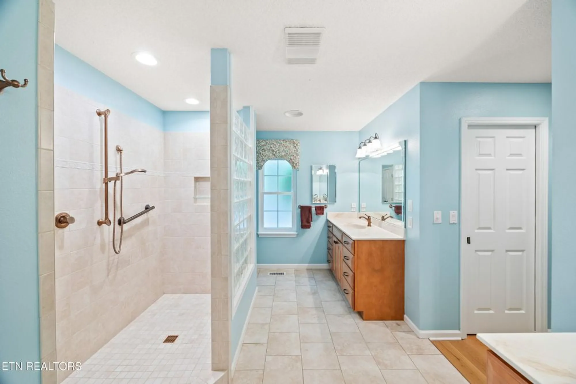 Property Slideshow image 26 of 38 | 152 stonewood dr, Crossville, TN, 38558