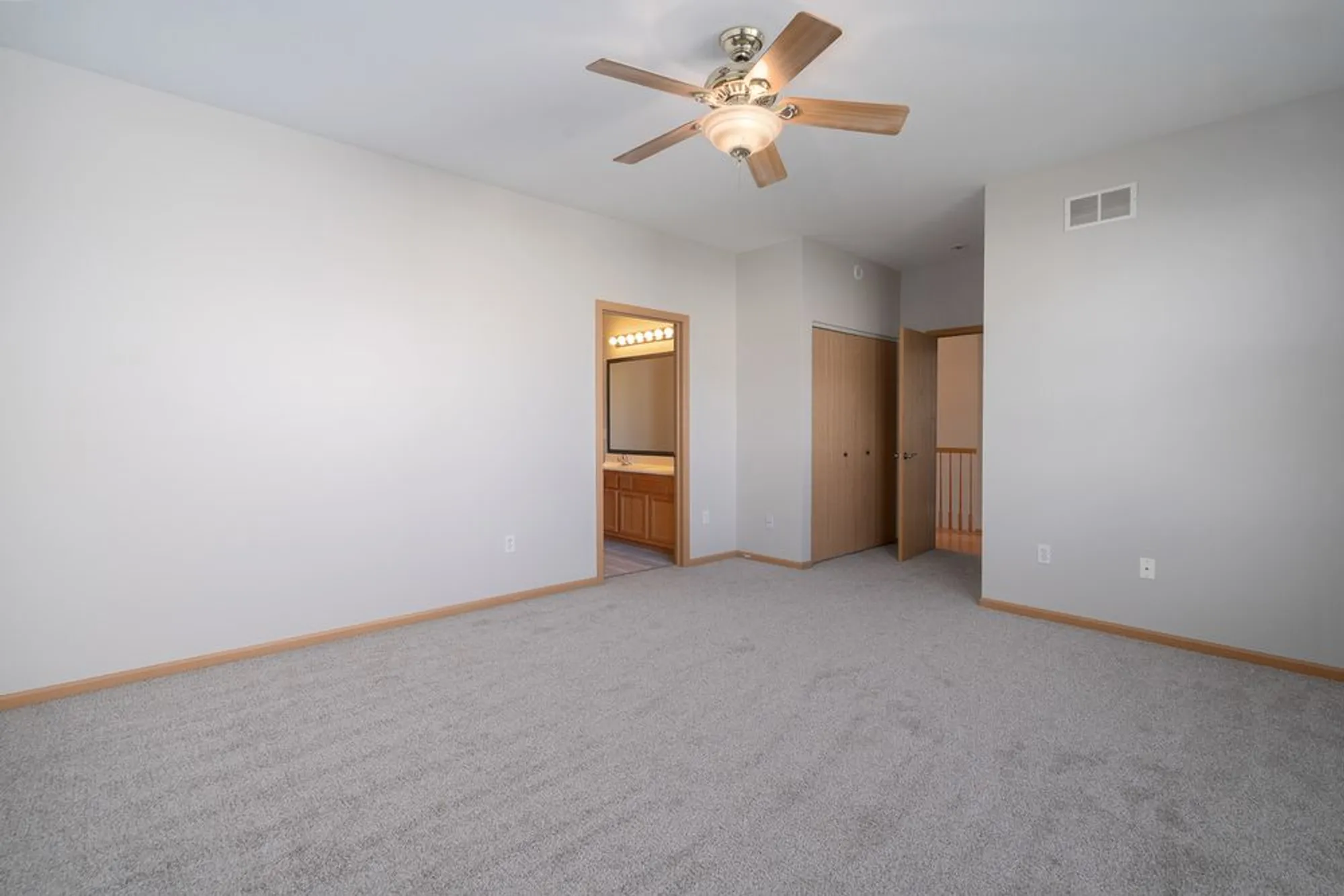 Property Slideshow image 15 of 34 | 721 s wellston ln, Romeoville, IL, 60446