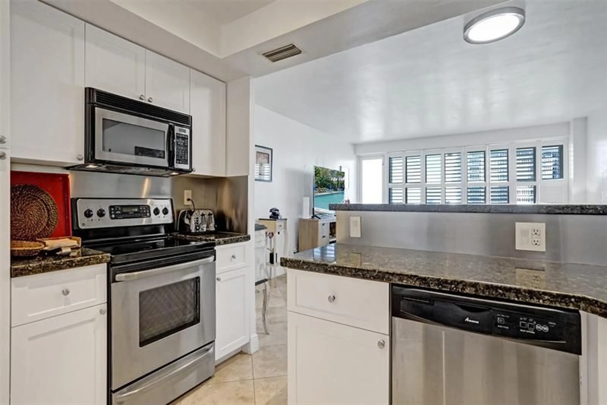Property Slideshow image 11 of 50 | 3333 ne 34th st 1006, Fort Lauderdale, FL, 33308