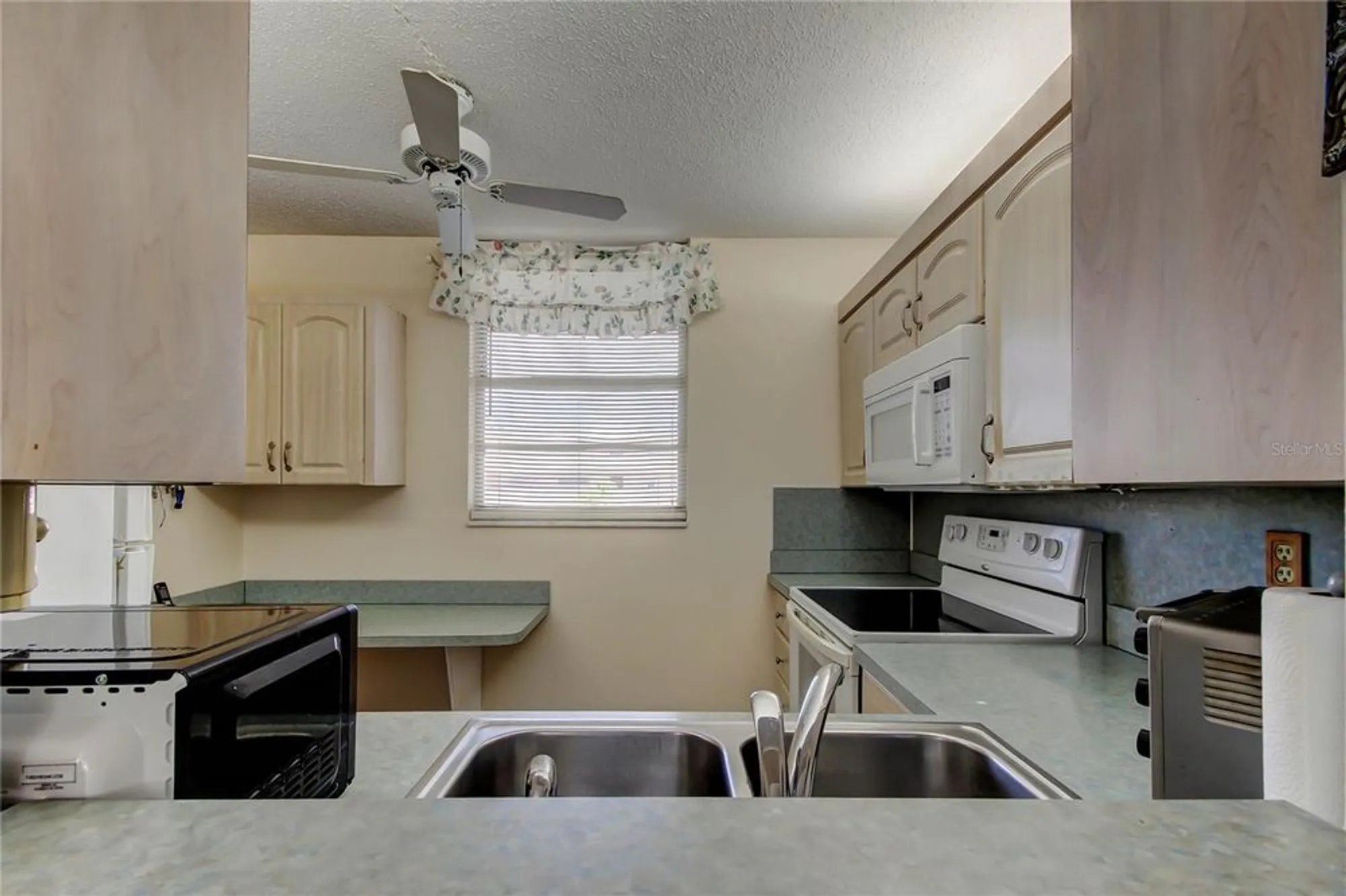 Property Slideshow image 31 of 45 | 7425 bay island dr 203, South Pasadena, FL, 33707