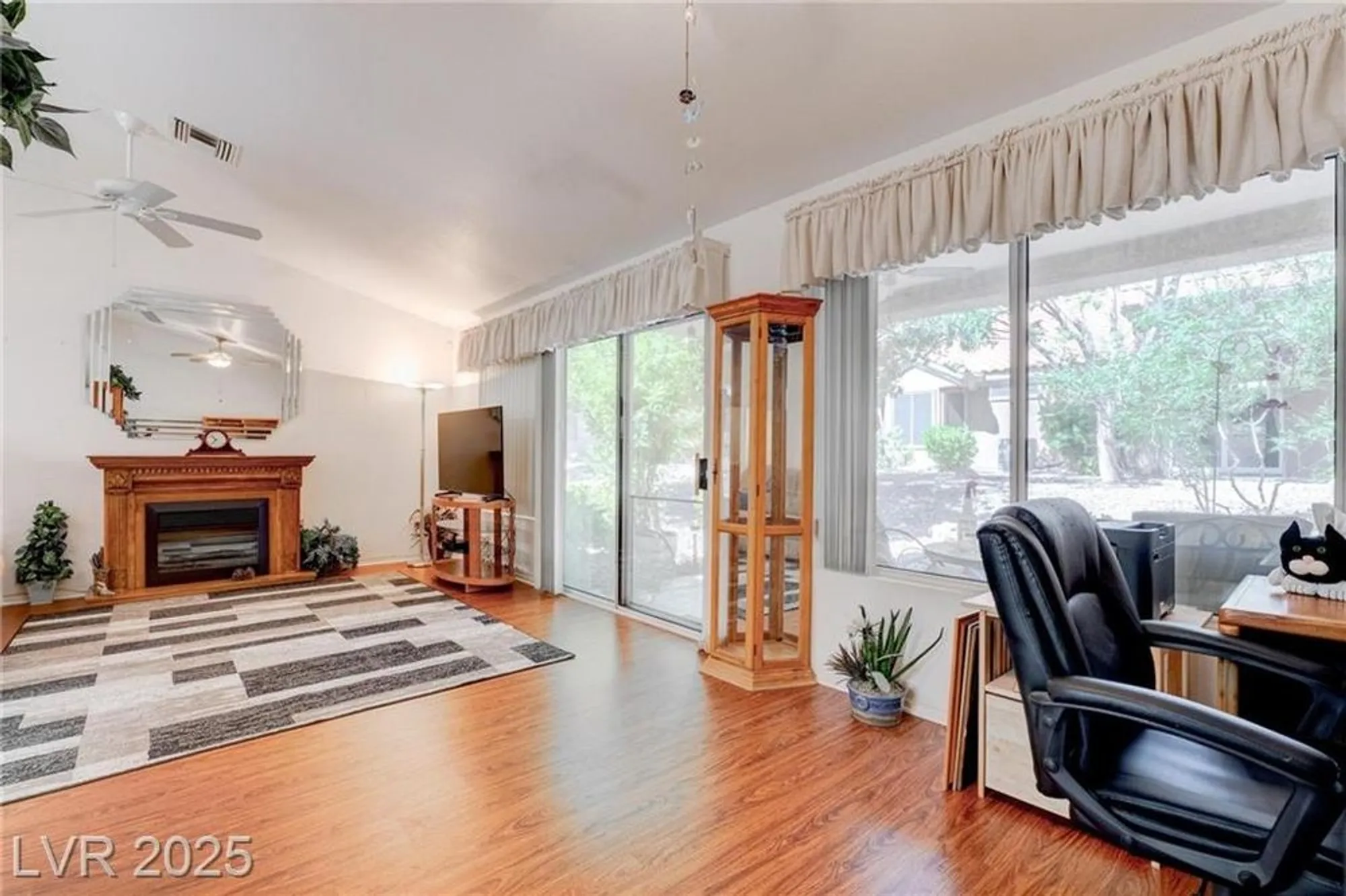Property Slideshow image 8 of 42 | 2541 desert glen dr, Las Vegas, NV, 89134