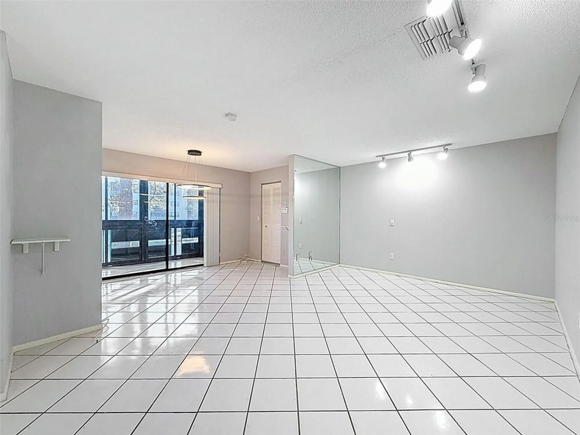 Property Slideshow image 10 of 82 | 5970 80th st n unit 206, St Petersburg, FL, 33709